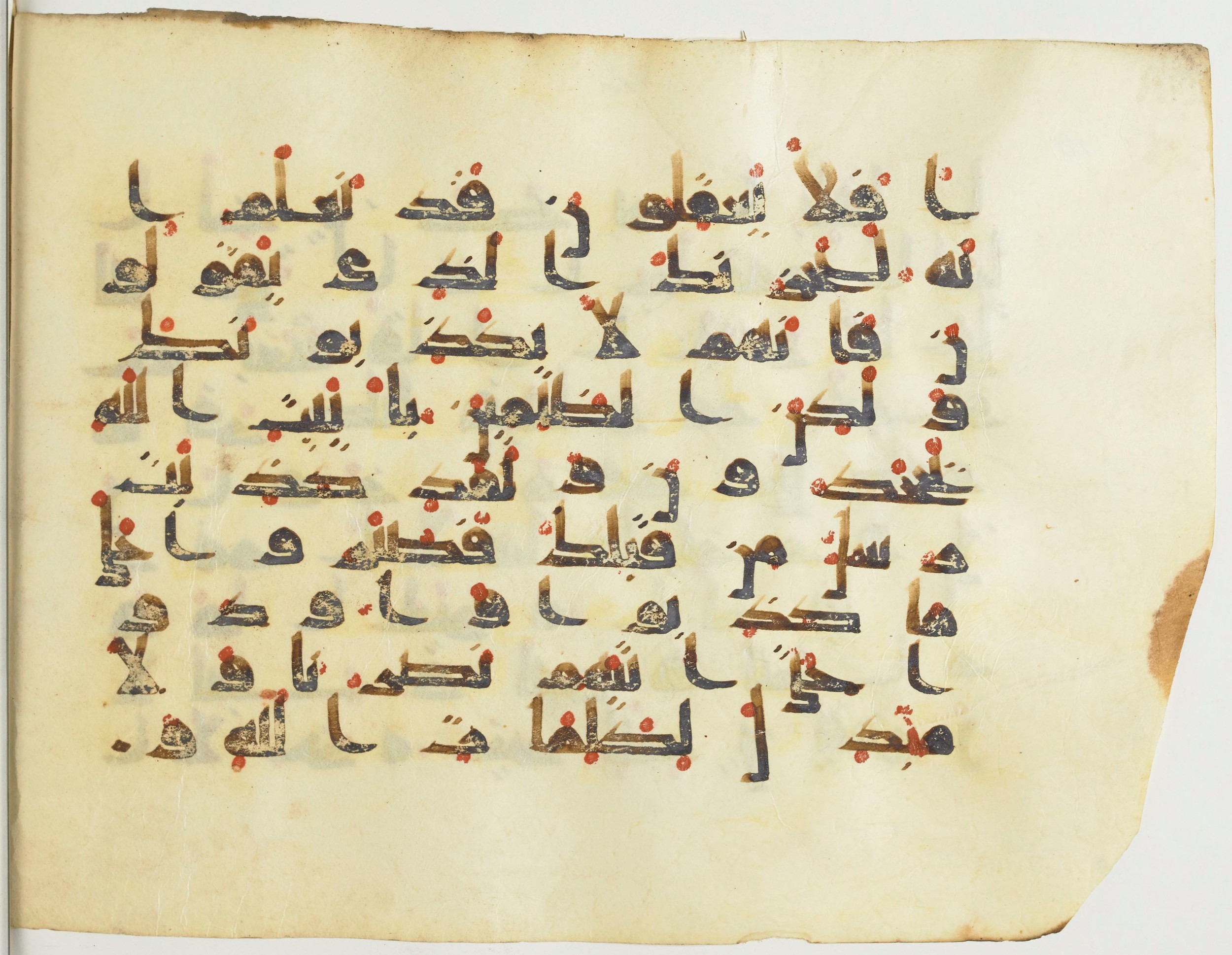 BnF Arabe 376 (a), in Kufic D.I script, showing Surah 6:33 from Mid 8th to Late 9th Century AD found in Fustat (Old Cairo), Egypt, currently housed at Bibliothèque nationale de France, Paris