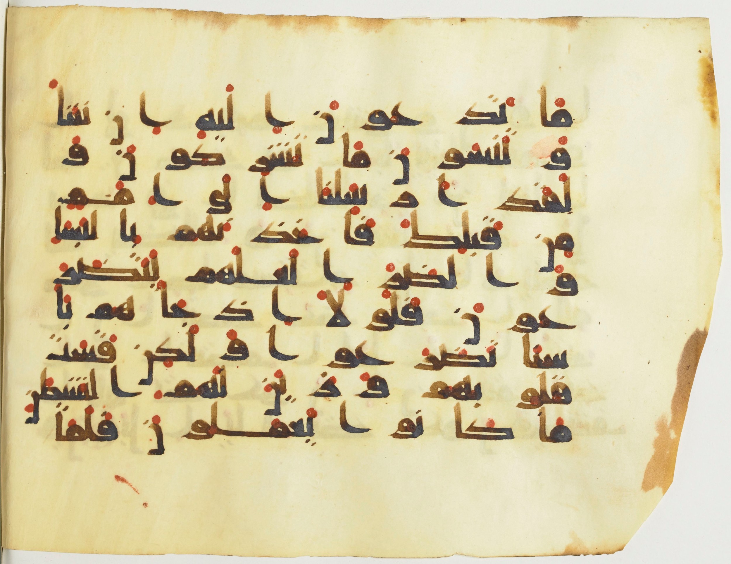 BnF Arabe 376 (a), in Kufic D.I script, showing Surah 6:43 from Mid 8th to Late 9th Century AD found in Fustat (Old Cairo), Egypt, currently housed at Bibliothèque nationale de France, Paris