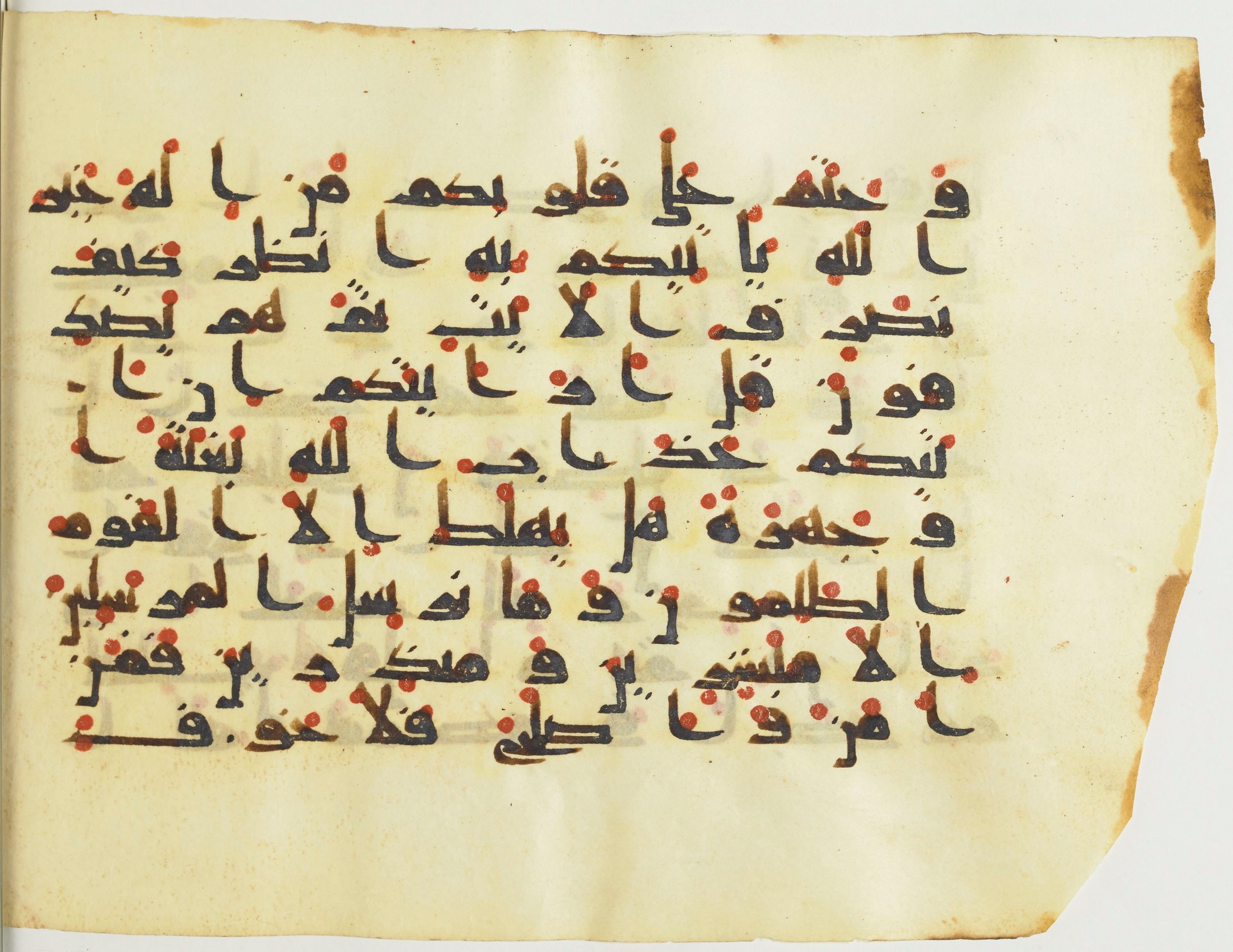 BnF Arabe 376 (a) (Scan 2), in Kufic D.I script, showing Surah 6:46 from Mid 8th to Late 9th Century AD found in Fustat (Old Cairo), Egypt, currently housed at Bibliothèque nationale de France, Paris
