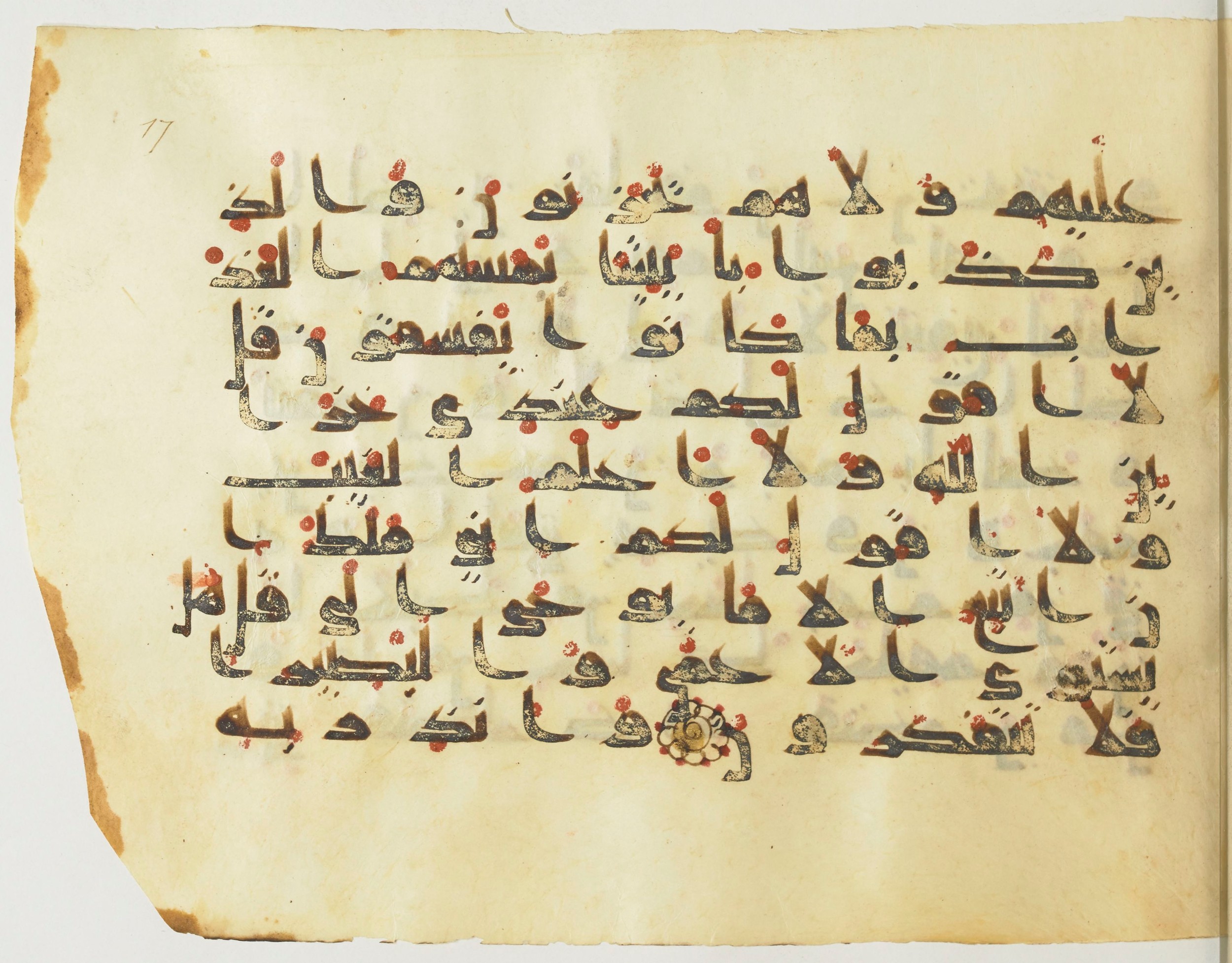 BnF Arabe 376 (a), in Kufic D.I script, showing Surah 6:49 from Mid 8th to Late 9th Century AD found in Fustat (Old Cairo), Egypt, currently housed at Bibliothèque nationale de France, Paris