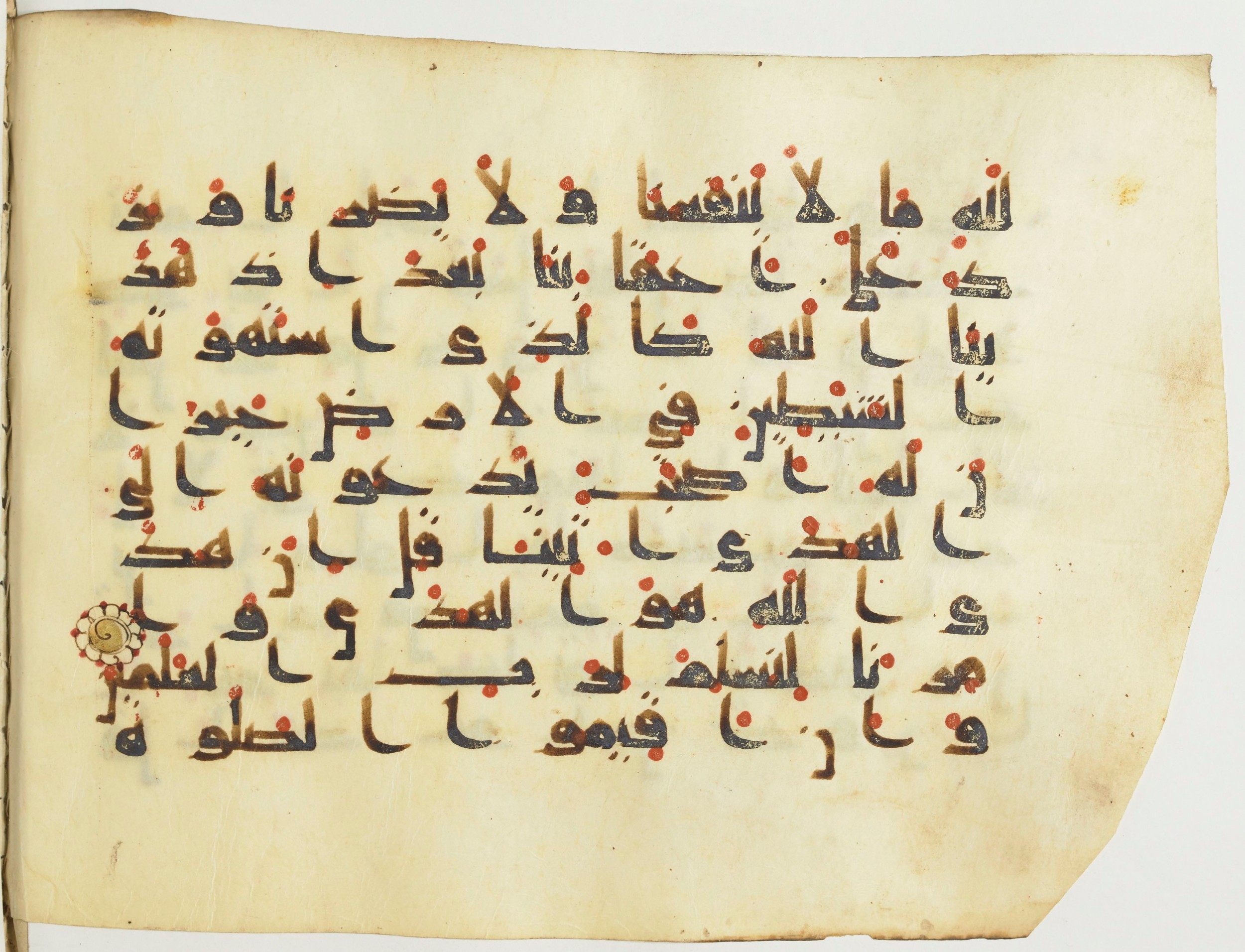 BnF Arabe 376 (a) (Scan 2), in Kufic D.I script, showing Surah 6:71 from Mid 8th to Late 9th Century AD found in Fustat (Old Cairo), Egypt, currently housed at Bibliothèque nationale de France, Paris