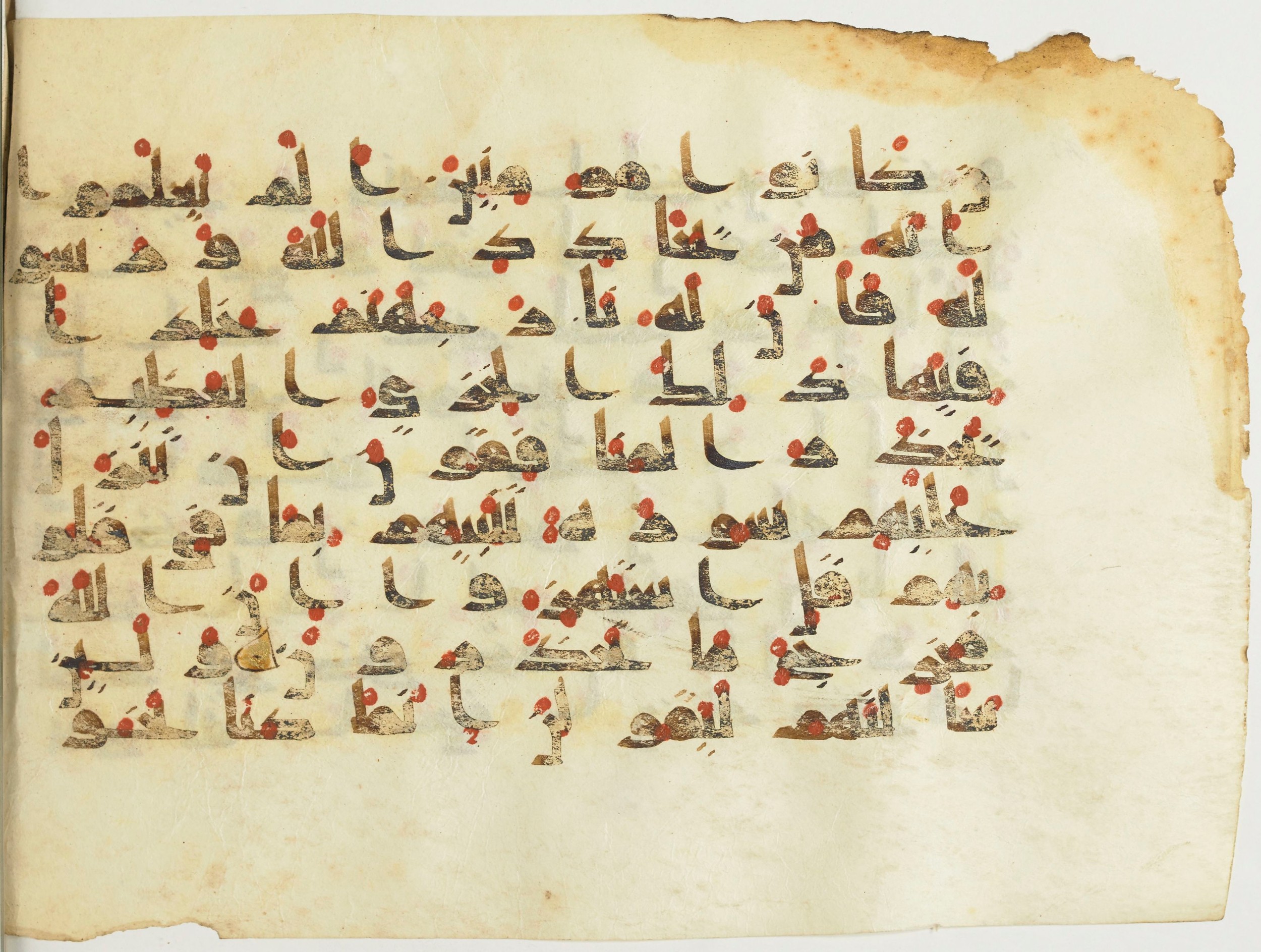 BnF Arabe 376 (a) (Scan 1), in Kufic D.I script, showing Surah 9:65 from Mid 8th to Late 9th Century AD found in Fustat (Old Cairo), Egypt, currently housed at Bibliothèque nationale de France, Paris