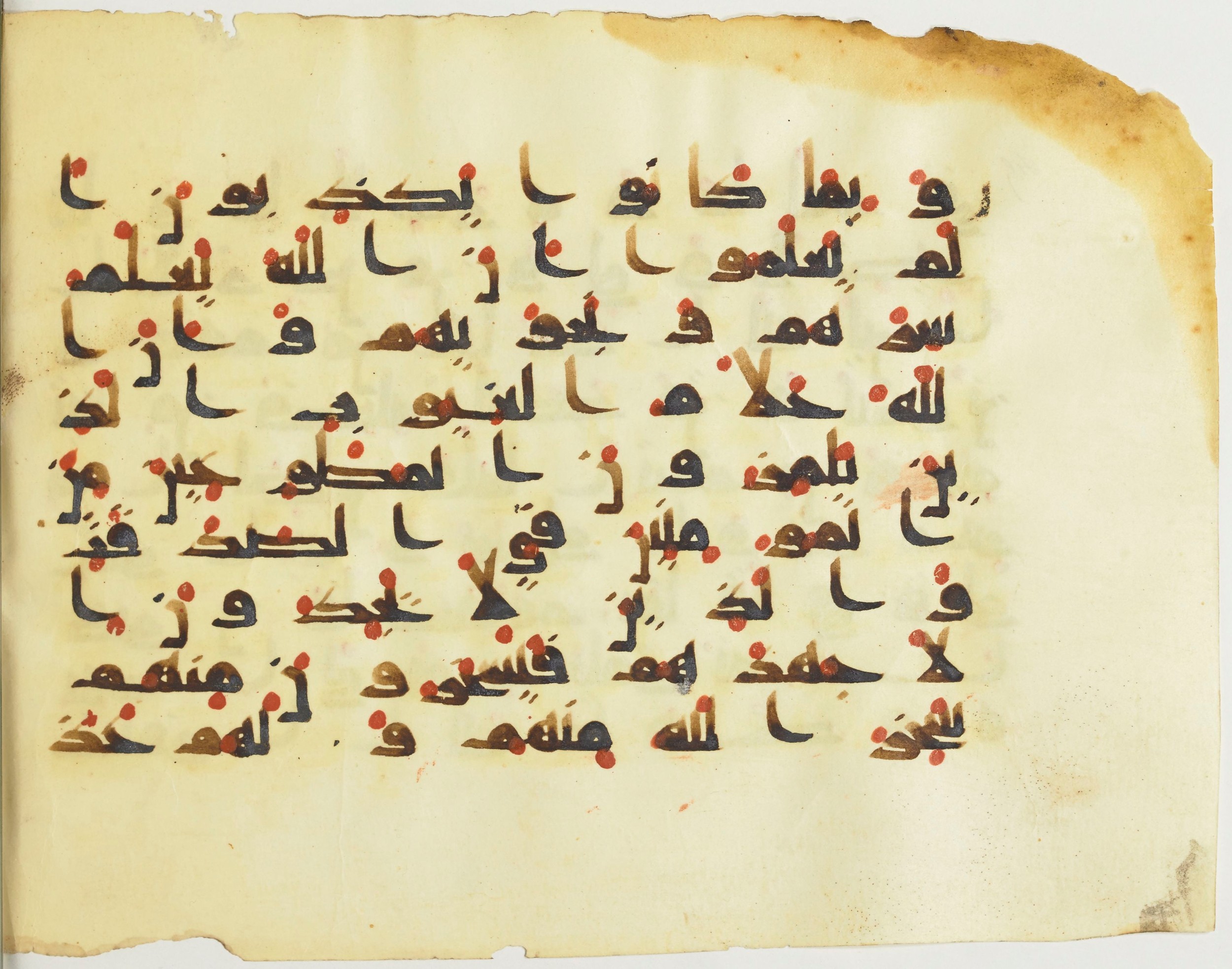 BnF Arabe 376 (a) (Scan 2), in Kufic D.I script, showing Surah 9:77 from Mid 8th to Late 9th Century AD found in Fustat (Old Cairo), Egypt, currently housed at Bibliothèque nationale de France, Paris