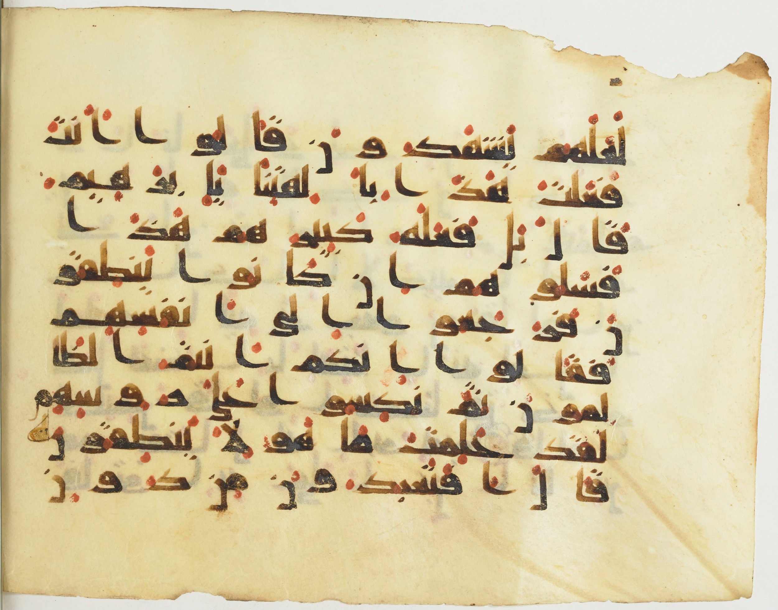 BnF Arabe 376 (a), in Kufic D.I script, showing Surah 21:65 from Mid 8th to Late 9th Century AD found in Fustat (Old Cairo), Egypt, currently housed at Bibliothèque nationale de France, Paris