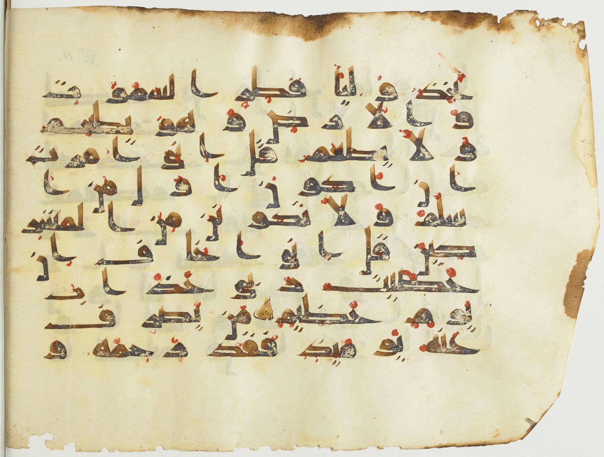 BnF Arabe 376 (a) (Scan 2), in Kufic D.I script, showing Surah 6:16 from Mid 8th to Late 9th Century AD found in Fustat (Old Cairo), Egypt, currently housed at Bibliothèque nationale de France, Paris