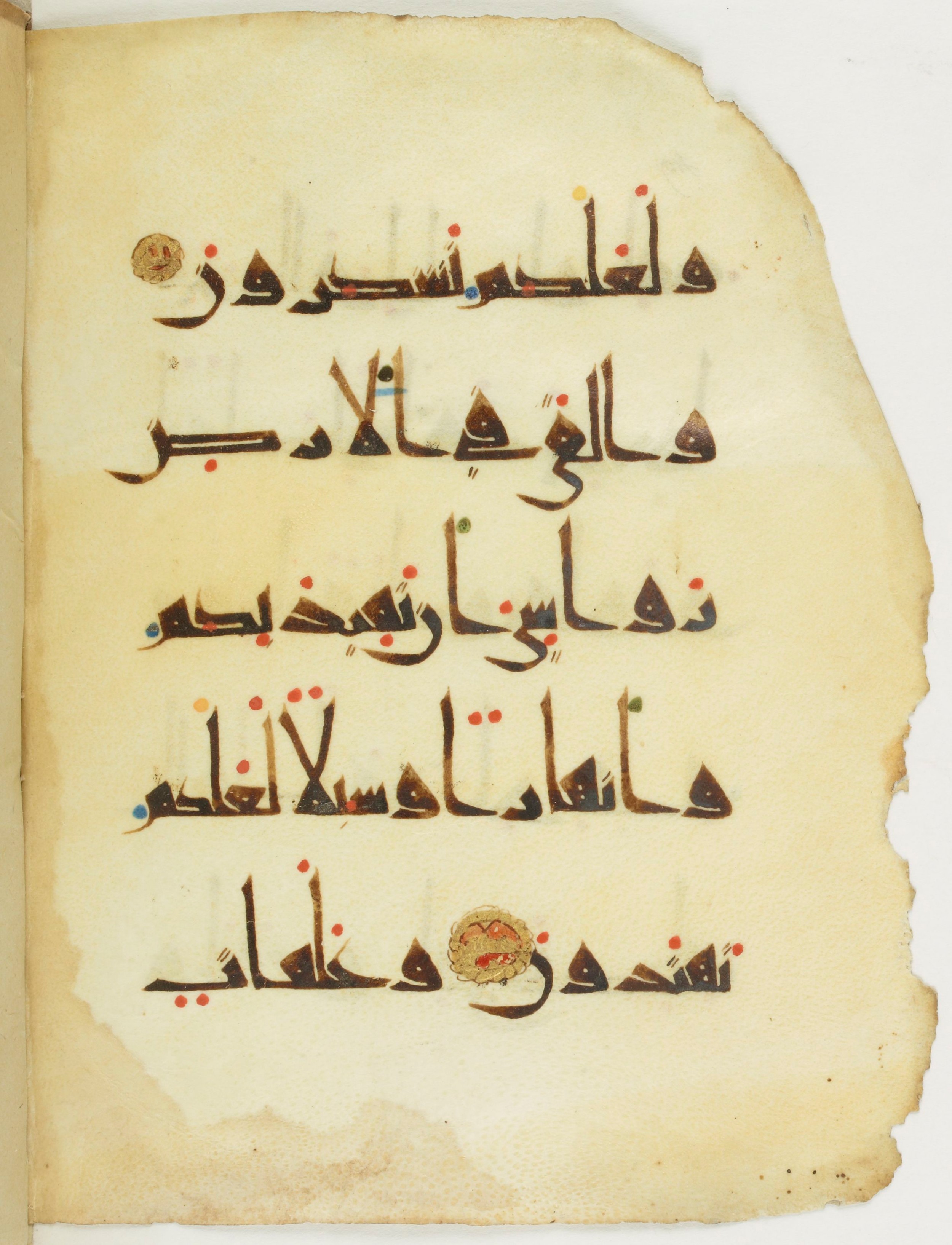 Paris, Bibliothèque nationale de France, Arabe 377 (b), in New Style I script, showing Surah 16:15 from Mid 9th to Late 10th Century AD found in al-Fustat (Old Cairo), Egypt, currently housed at Bibliothèque nationale de France, Paris