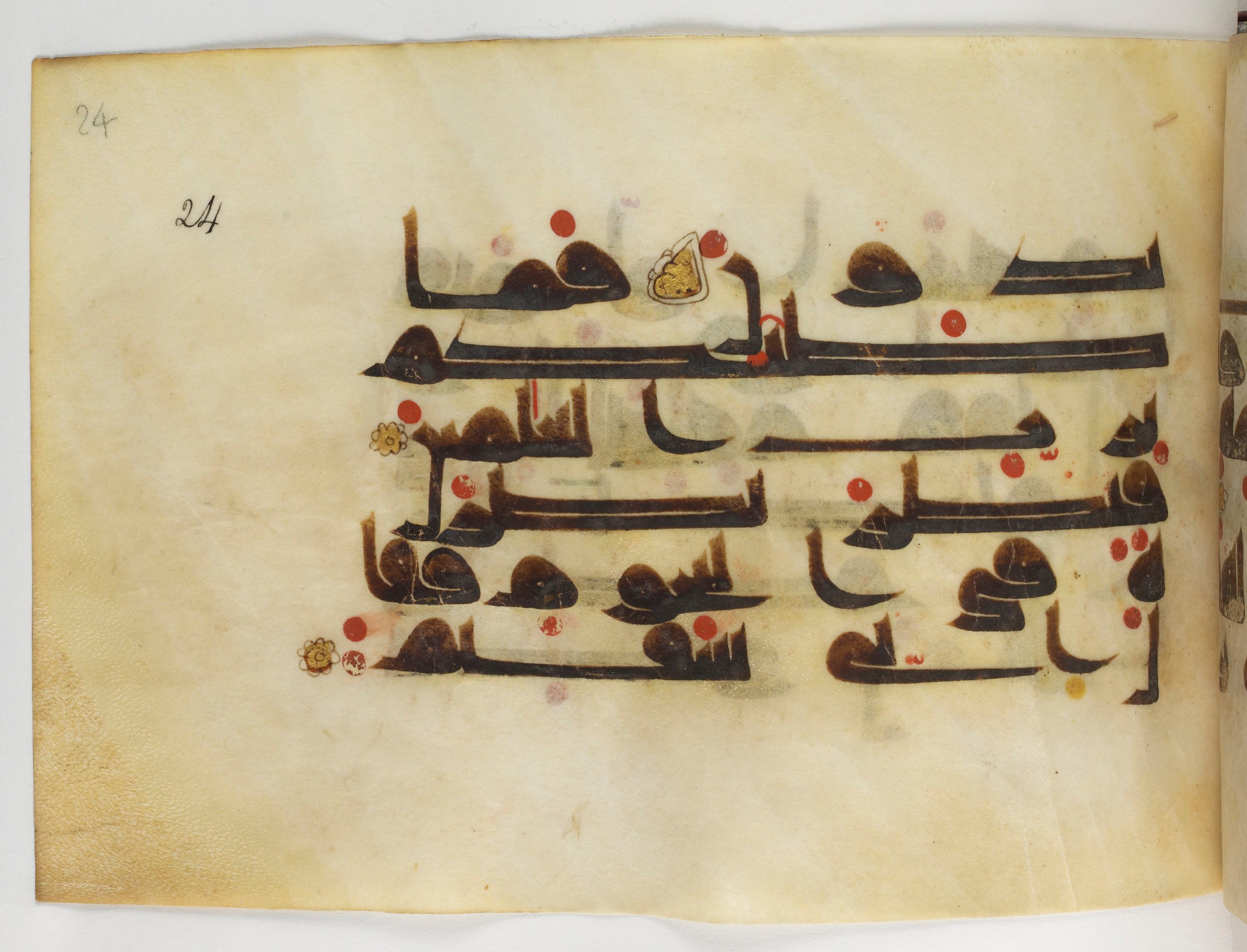 Paris, Bibliothèque nationale de France, Arabe 378, in Kūfī D.II script, showing Surah 37:87 from Mid 8th to Late 9th Century AD found in al-Fusṭāṭ (Old Cairo), Egypt, currently housed at Bibliothèque nationale de France, Paris