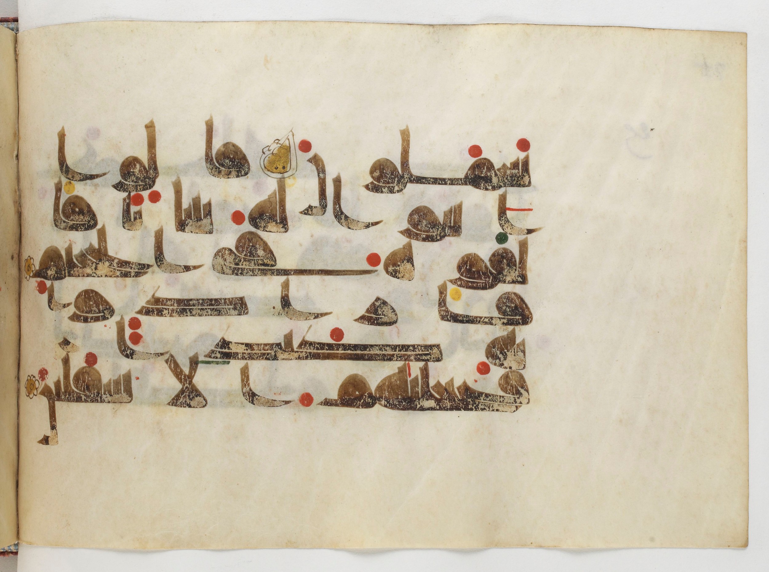 Paris, Bibliothèque nationale de France, Arabe 378, in Kūfī D.II script, showing Surah 37:98 from Mid 8th to Late 9th Century AD found in al-Fusṭāṭ (Old Cairo), Egypt, currently housed at Bibliothèque nationale de France, Paris
