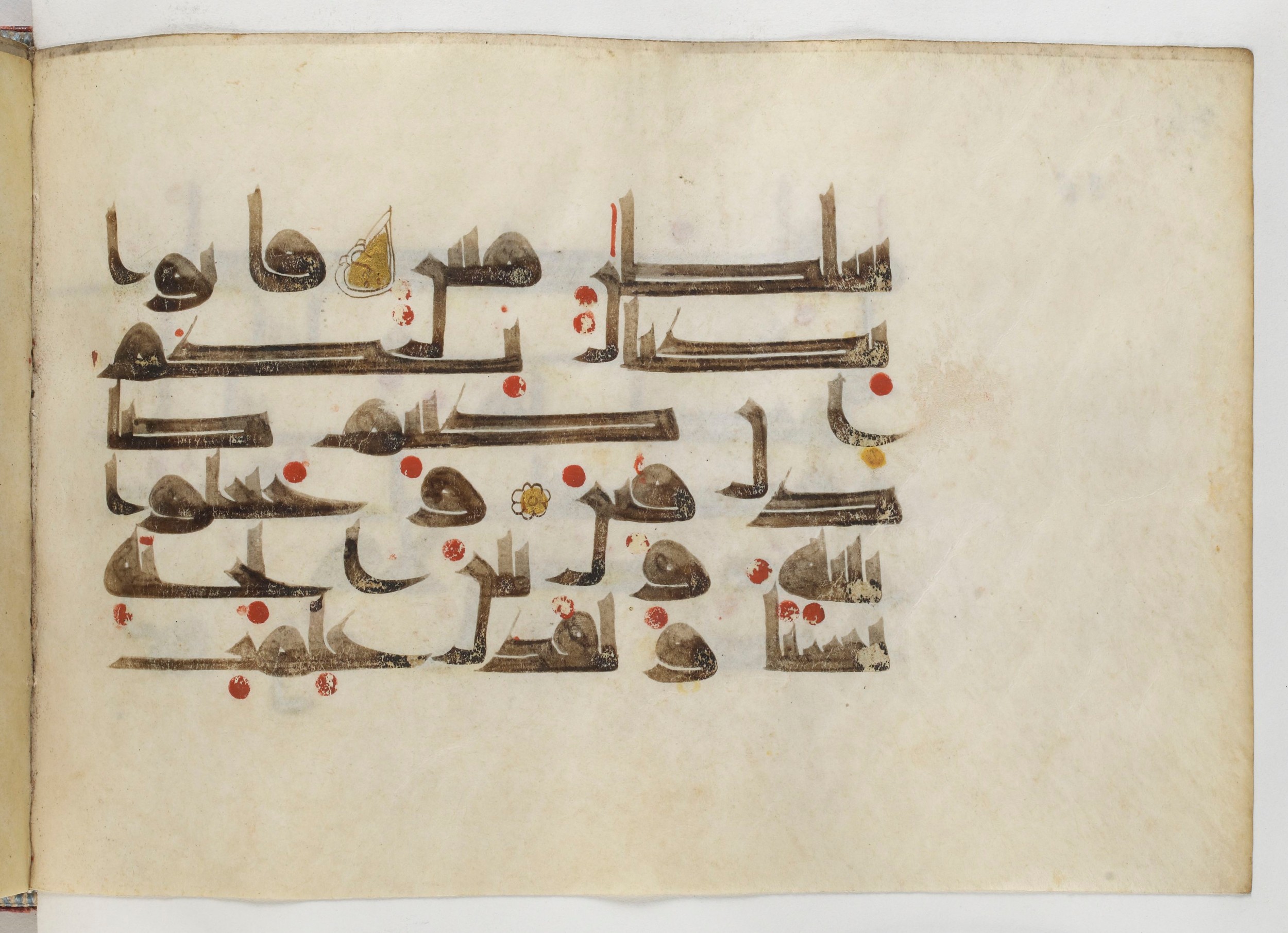 Paris, Bibliothèque nationale de France, Arabe 378, in Kūfī D.II script, showing Surah 37:157 from Mid 8th to Late 9th Century AD found in al-Fusṭāṭ (Old Cairo), Egypt, currently housed at Bibliothèque nationale de France, Paris