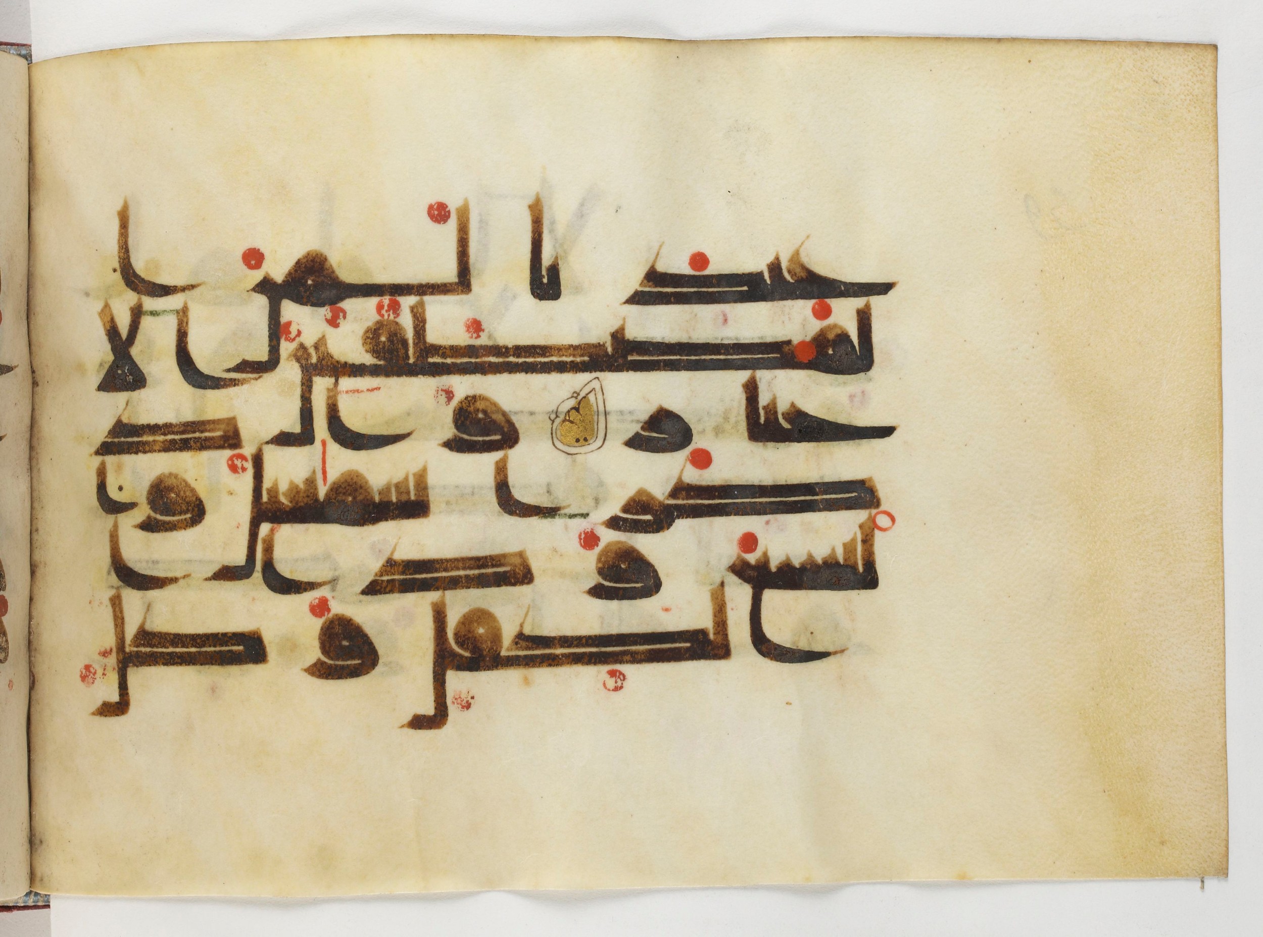 Paris, Bibliothèque nationale de France, Arabe 378 (Scan 2), in Kūfī D.II script, showing Surah 38:47 from Mid 8th to Late 9th Century AD found in al-Fusṭāṭ (Old Cairo), Egypt, currently housed at Bibliothèque nationale de France, Paris