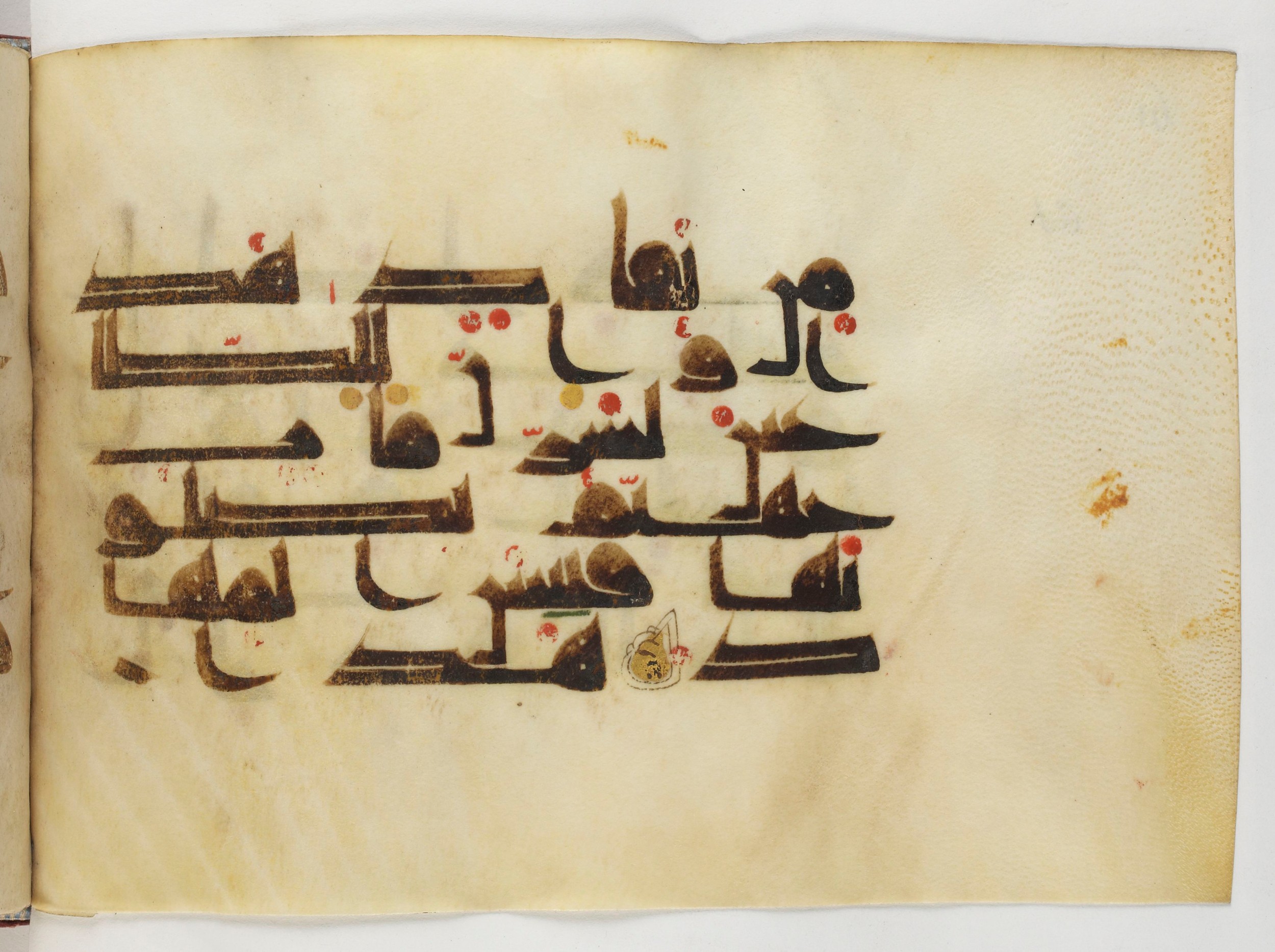 Paris, Bibliothèque nationale de France, Arabe 378, in Kūfī D.II script, showing Surah 38:55 from Mid 8th to Late 9th Century AD found in al-Fusṭāṭ (Old Cairo), Egypt, currently housed at Bibliothèque nationale de France, Paris