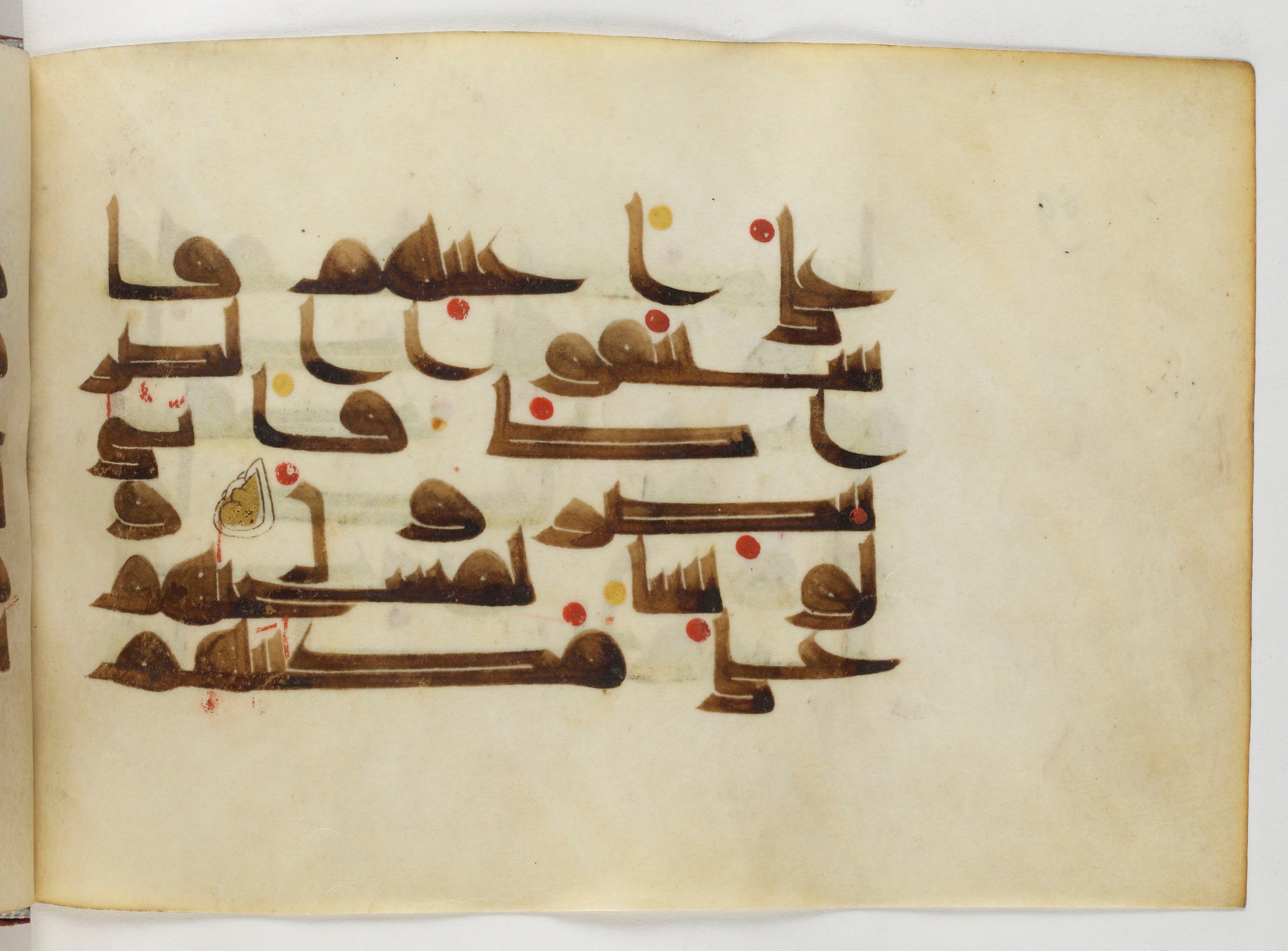 Paris, Bibliothèque nationale de France, Arabe 378 (Scan 2), in Kūfī D.II script, showing Surah 36:66 from Mid 8th to Late 9th Century AD found in al-Fusṭāṭ (Old Cairo), Egypt, currently housed at Bibliothèque nationale de France, Paris