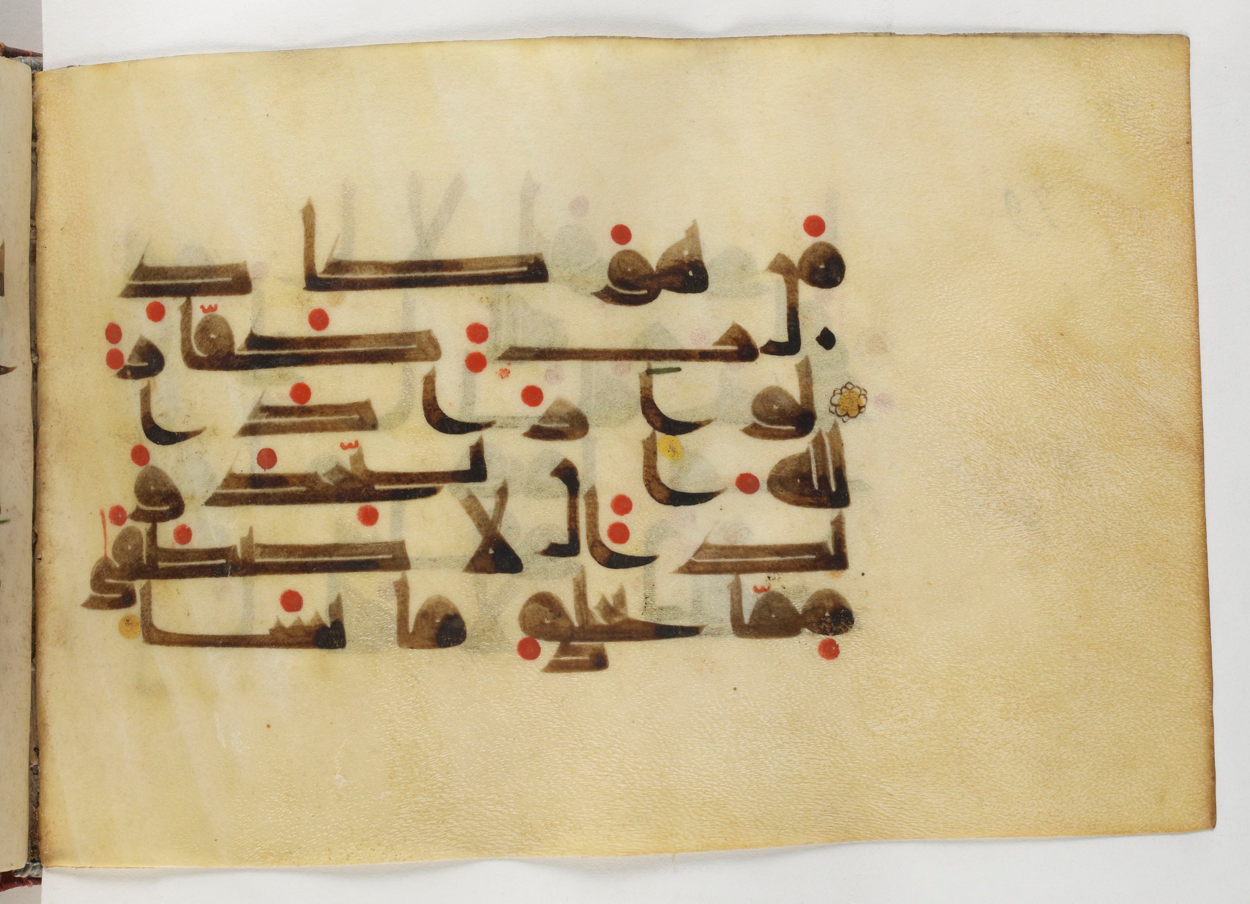 Paris, Bibliothèque nationale de France, Arabe 378 (Scan 1), in Kūfī D.II script, showing Surah 39:4 from Mid 8th to Late 9th Century AD found in al-Fusṭāṭ (Old Cairo), Egypt, currently housed at Bibliothèque nationale de France, Paris