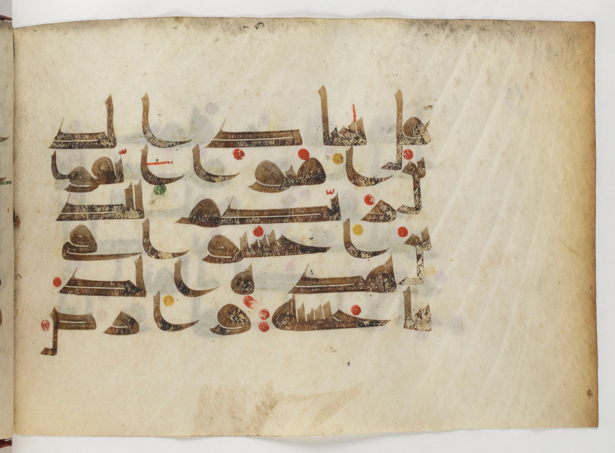 Paris, Bibliothèque nationale de France, Arabe 378 (Scan 1), in Kūfī D.II script, showing Surah 39:10 from Mid 8th to Late 9th Century AD found in al-Fusṭāṭ (Old Cairo), Egypt, currently housed at Bibliothèque nationale de France, Paris