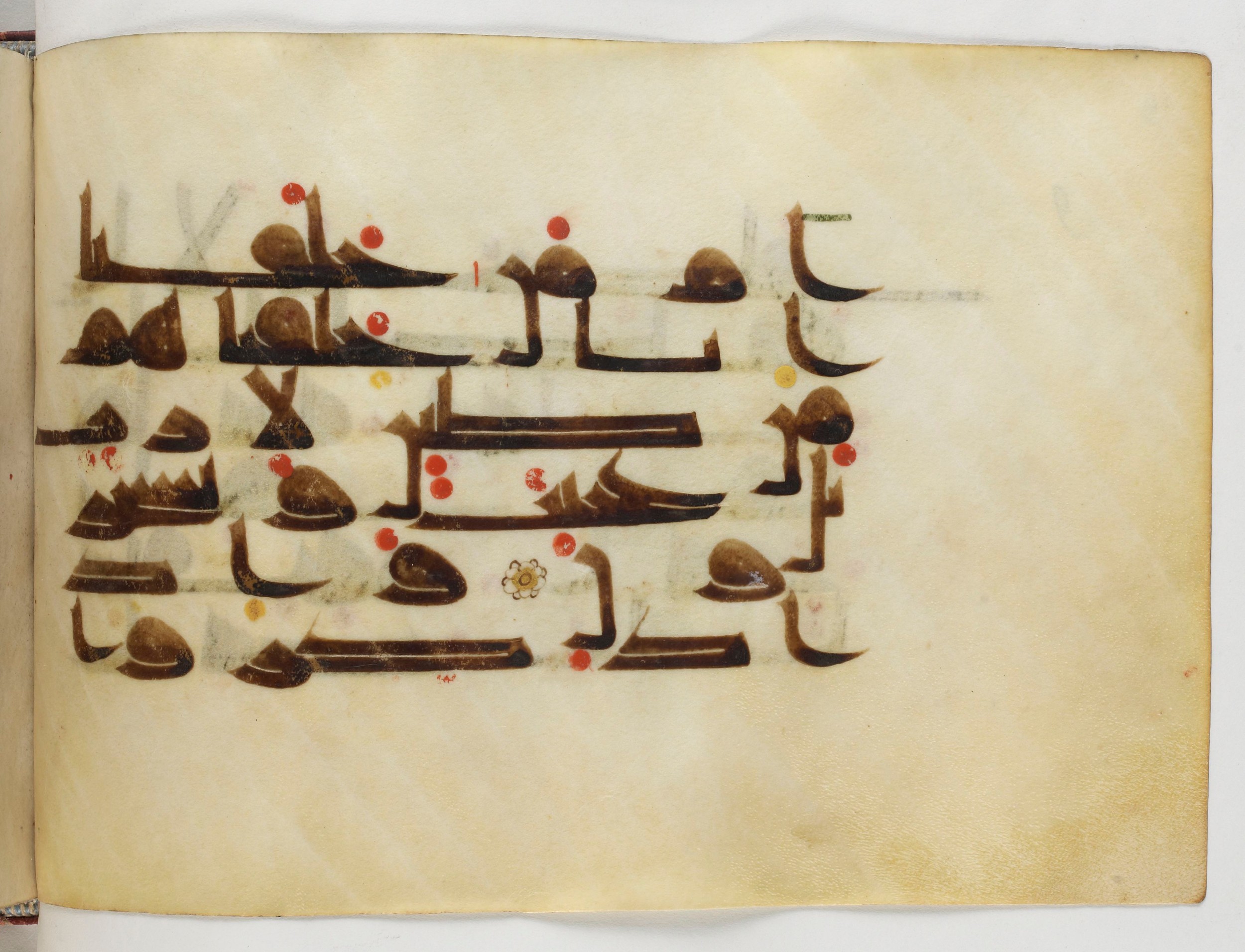 Paris, Bibliothèque nationale de France, Arabe 378 (Scan 2), in Kūfī D.II script, showing Surah 37:13 from Mid 8th to Late 9th Century AD found in al-Fusṭāṭ (Old Cairo), Egypt, currently housed at Bibliothèque nationale de France, Paris