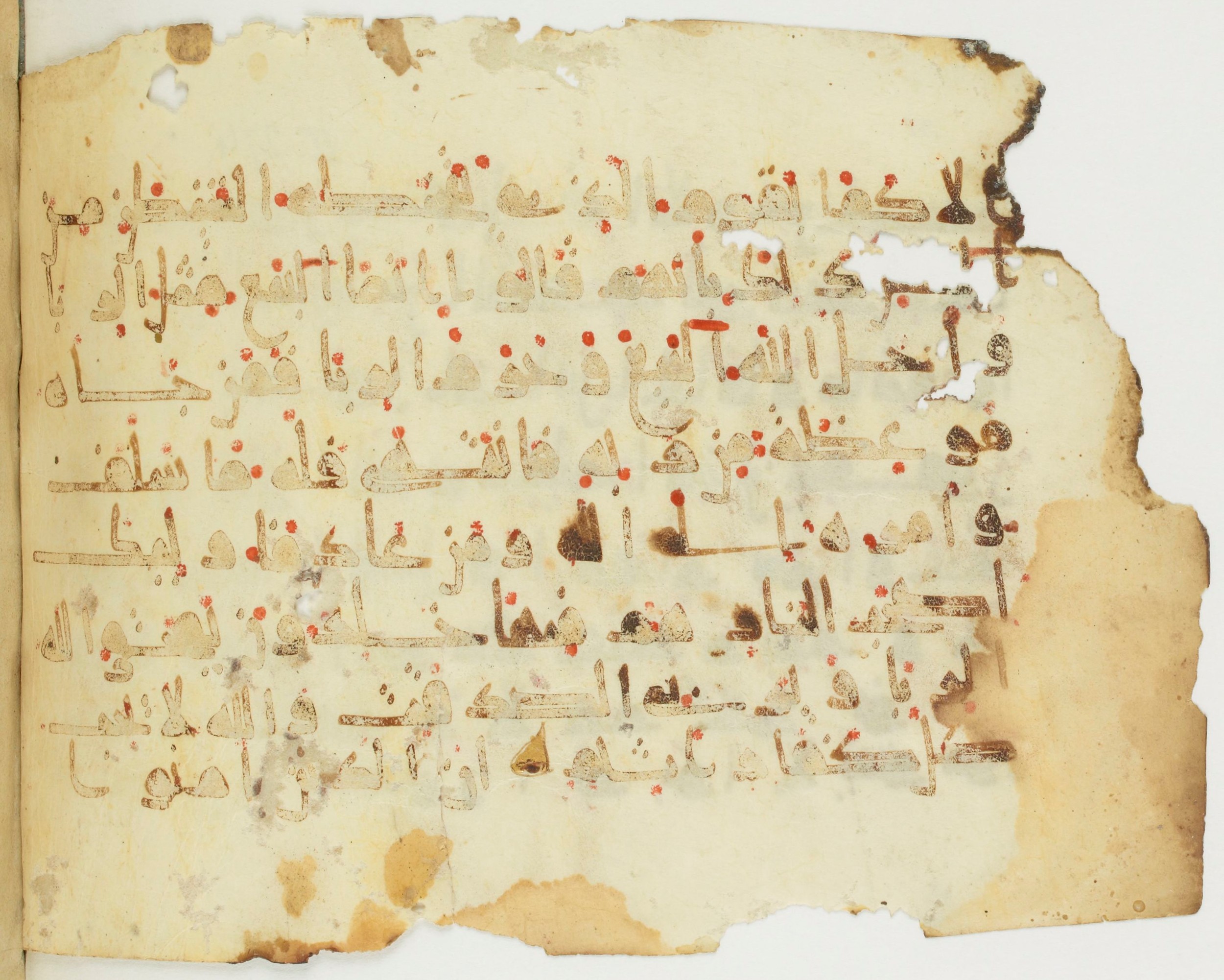 Paris, Bibliothèque nationale de France, Arabe 379 (c) (Scan 1), in New Style II script, showing Surah 2:277 from 9th Century AD found in Fustat (Old Cairo), Egypt, currently housed at Bibliothèque nationale de France, Paris