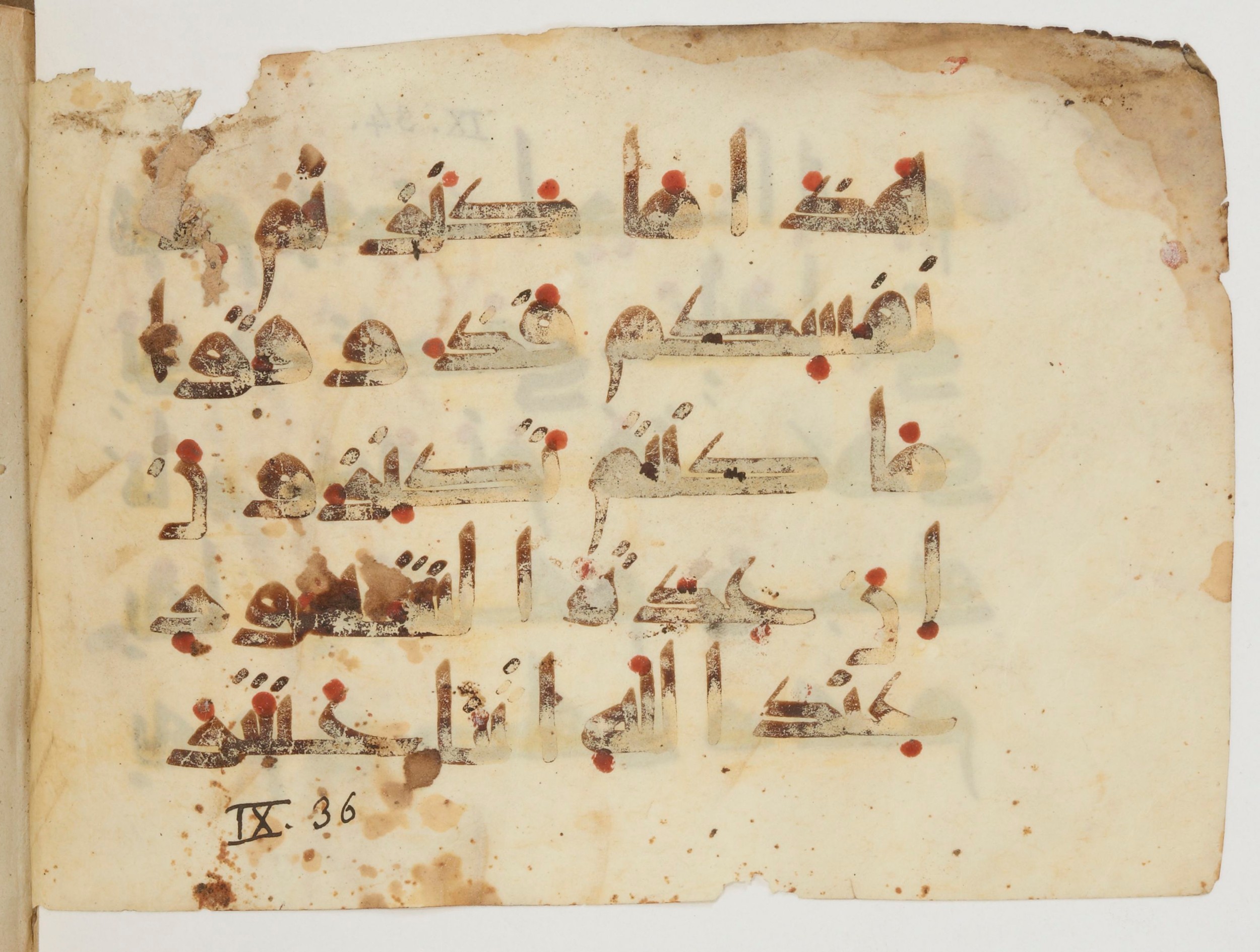 Paris, Bibliothèque nationale de France, Arabe 380 (b) (Scan 2), in Kufic E.I script, showing Surah 9:35 from 9th to 10th Century AD found in al-Fusṭāṭ (Old Cairo), Egypt, currently housed at Bibliothèque nationale de France, Paris
