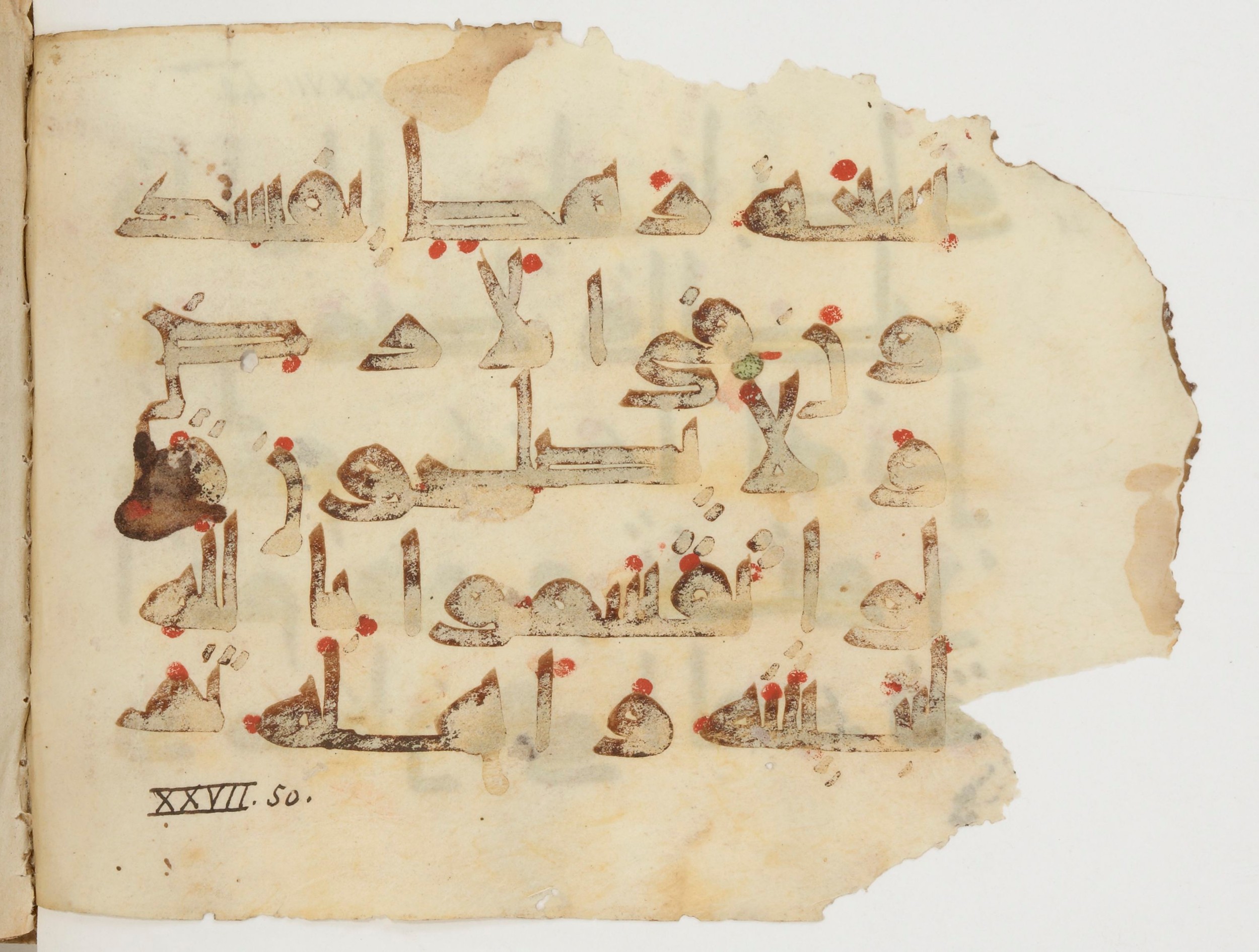 Paris, Bibliothèque nationale de France, Arabe 380 (b) (Scan 1), in Kufic E.I script, showing Surah 27:49 from 9th to 10th Century AD found in al-Fusṭāṭ (Old Cairo), Egypt, currently housed at Bibliothèque nationale de France, Paris