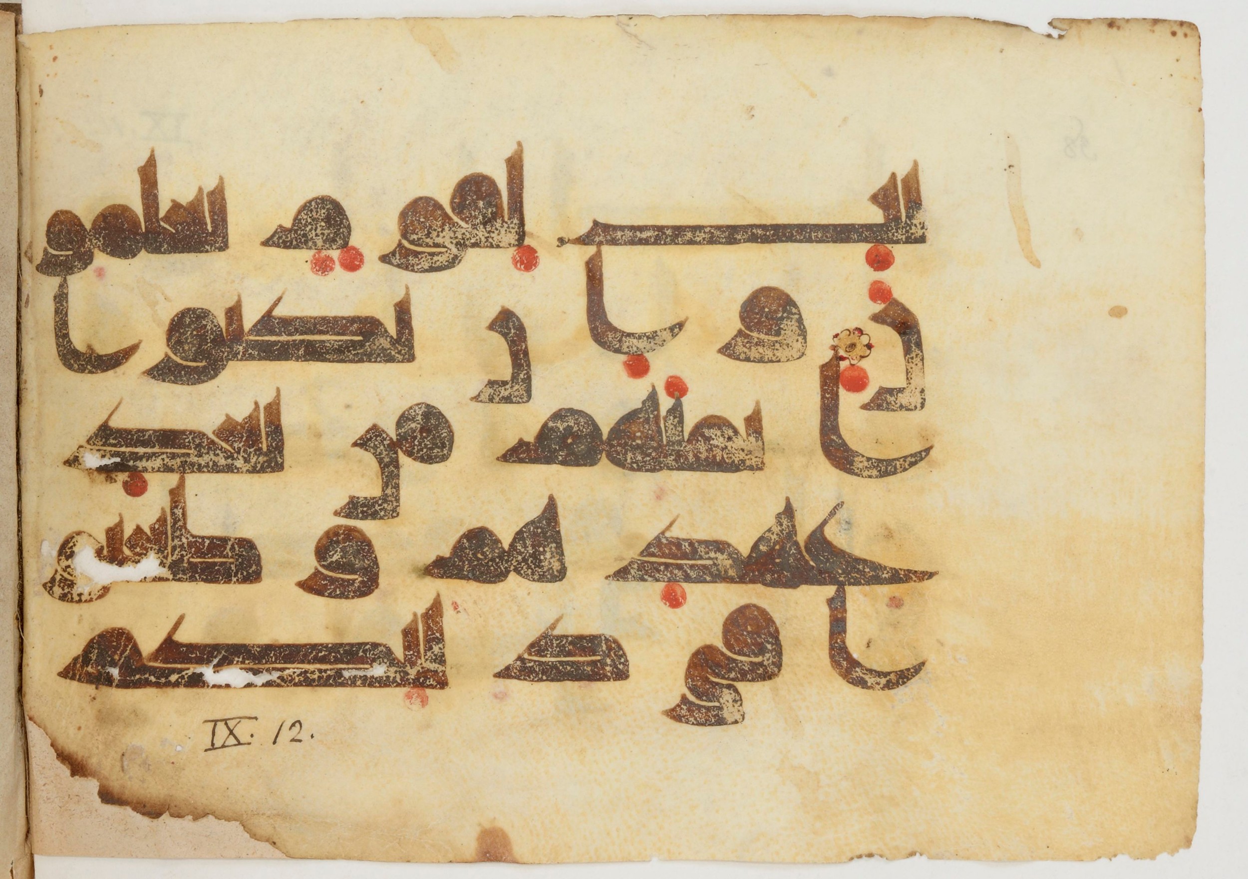 Paris, Bibliothèque nationale de France, Arabe 380 (c) (Scan 1), in Kūfī D.I script, showing Surah 9:12 from 8th to 9th Century AD found in Fustat (Old Cairo), Egypt, currently housed at Biblioth