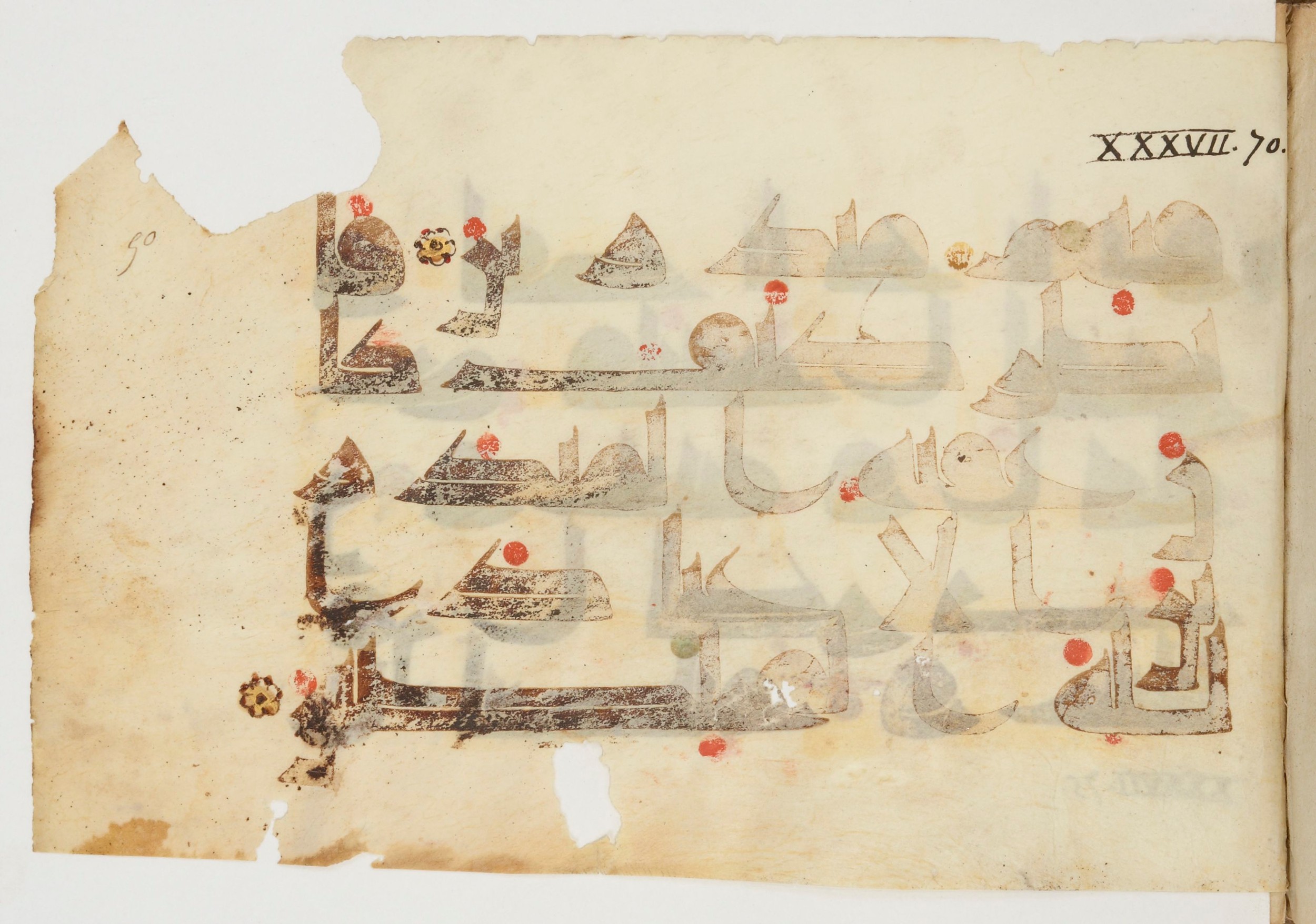 Paris, Bibliothèque nationale de France, Arabe 380 (c), in Kūfī D.I script, showing Surah 37:73 from 8th to 9th Century AD found in Fustat (Old Cairo), Egypt, currently housed at Bibliothèque nationale de France, Paris