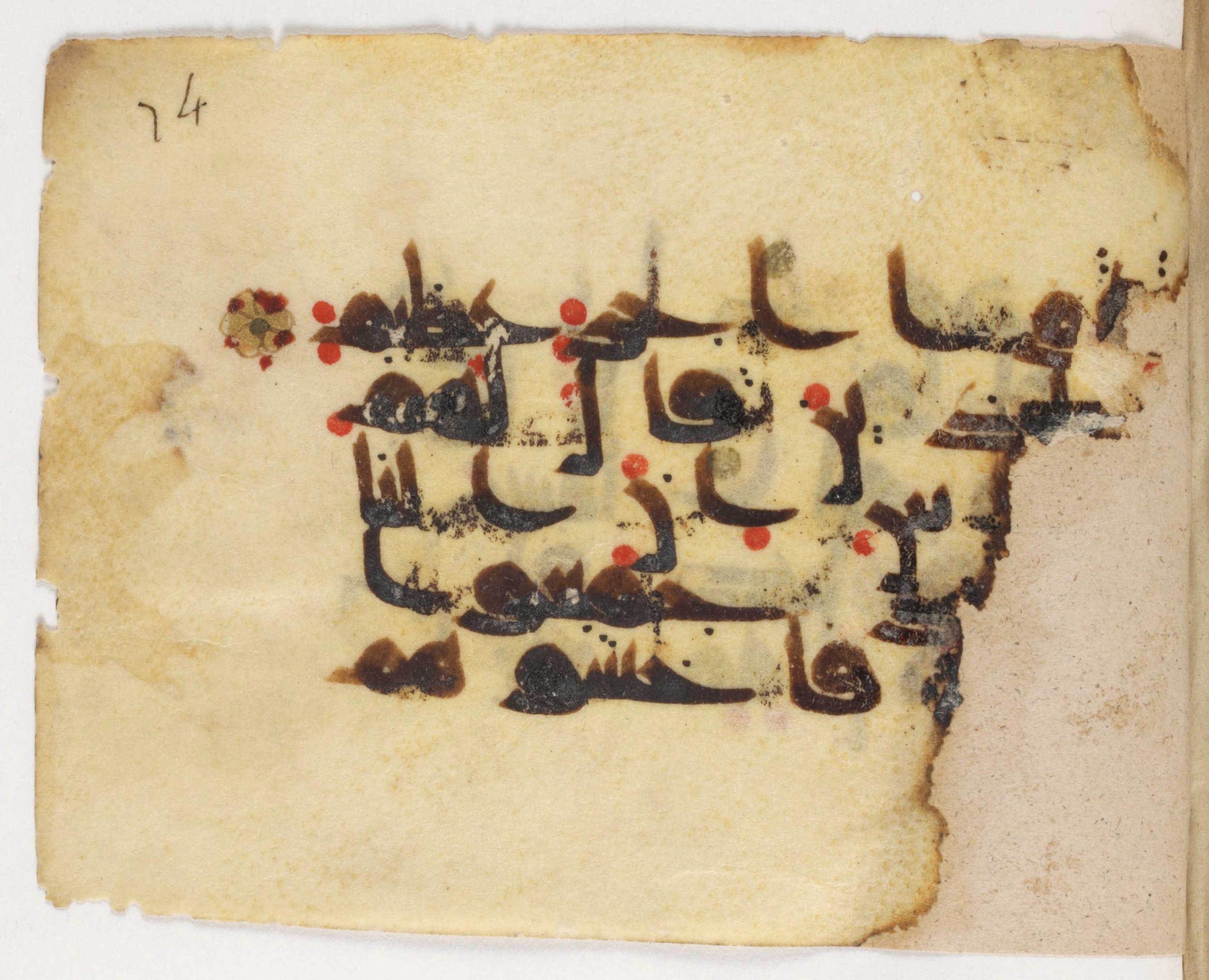 Paris, Bibliothèque nationale de France, Arabe 381 (e) (Scan 3), in kūfī D.III script, showing Surah 3:172 from Mid 8th to Late 9th Century AD found in Unknown, currently housed at Bibliothèque nationale de France, Paris