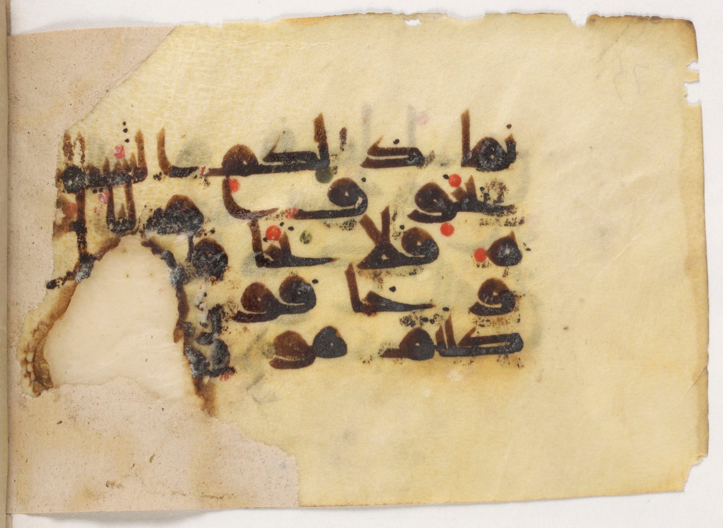Paris, Bibliothèque nationale de France, Arabe 381 (e), in kūfī D.III script, showing Surah 3:175 from Mid 8th to Late 9th Century AD found in Unknown, currently housed at Bibliothèque nationale de France, Paris