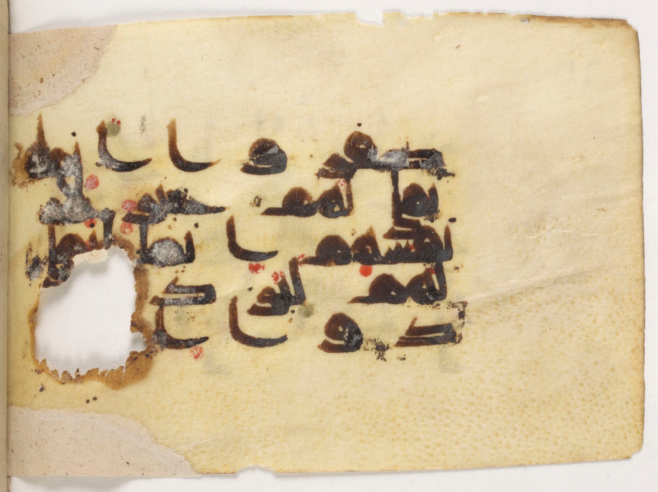 Paris, Bibliothèque nationale de France, Arabe 381 (e) (Scan 2), in kūfī D.III script, showing Surah 3:178 from Mid 8th to Late 9th Century AD found in Unknown, currently housed at Bibliothèque nationale de France, Paris