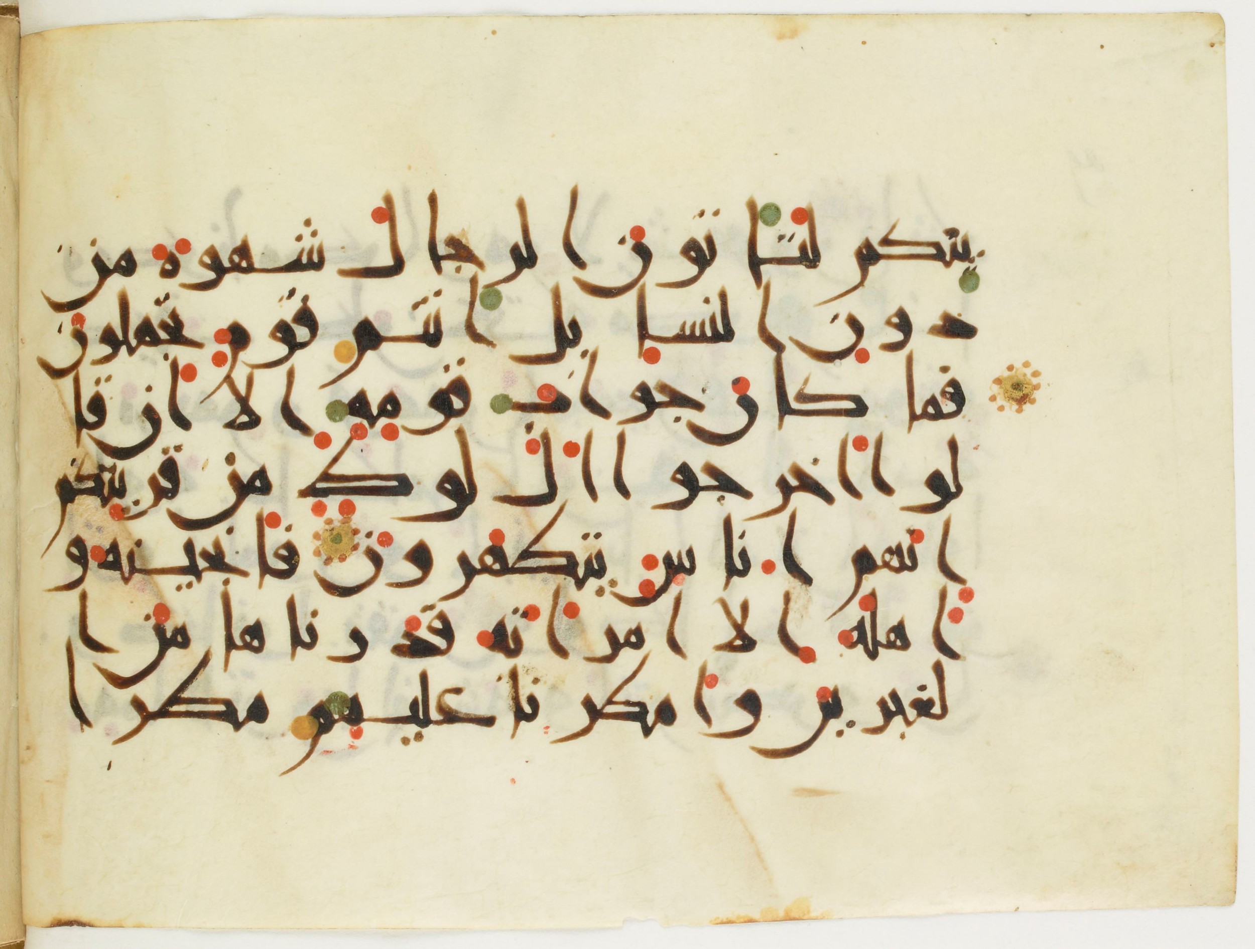 Paris, Bibliothèque nationale de France, Arabe 382 (b), in New Style III script, showing Surah 27:55 from Mid-9th to Late 10th Century AD found in al-Fusṭāṭ (Old Cairo), Egypt, currently housed at Bibliothèque nationale de France, Paris