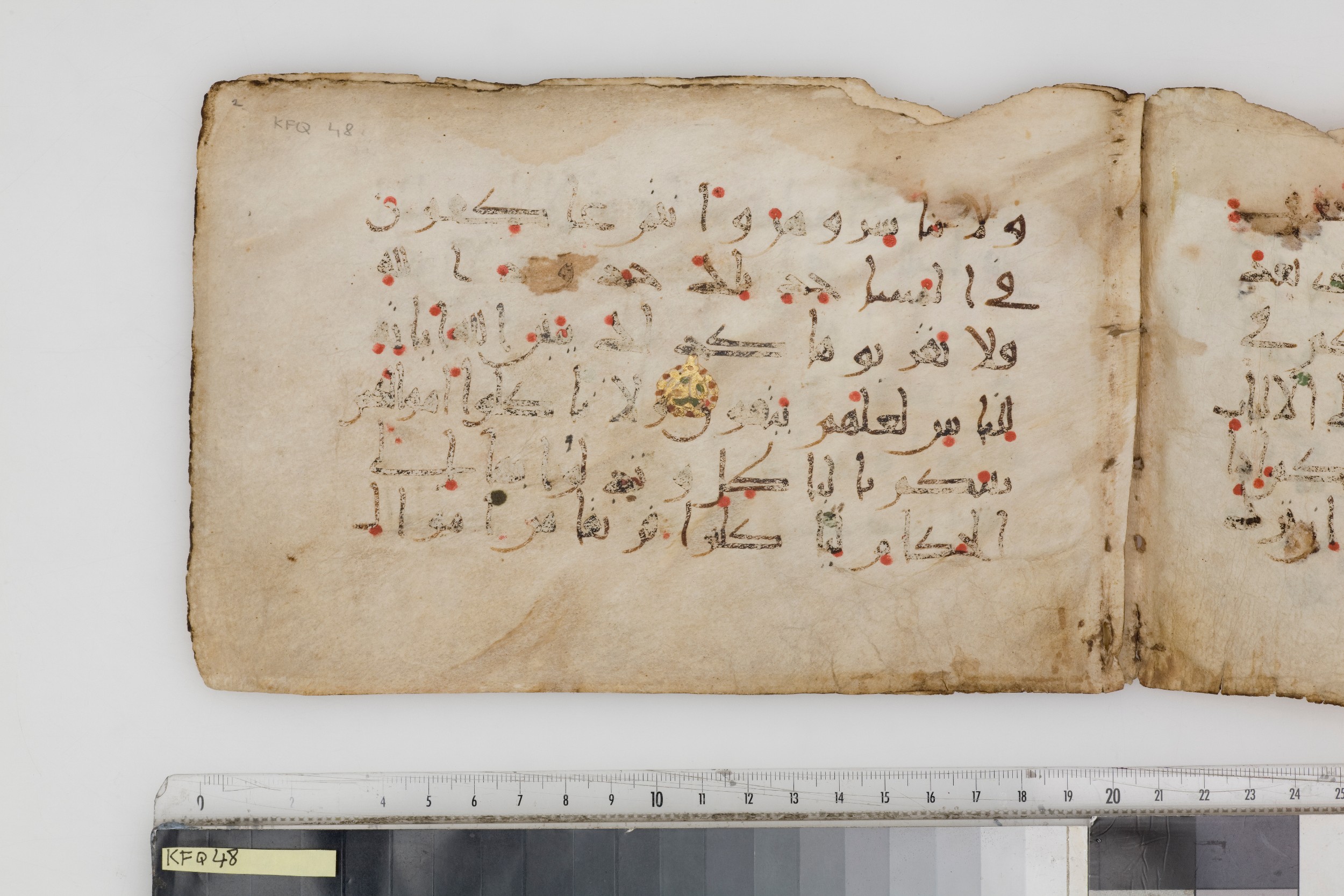 Paris, Bibliothèque nationale de France, Arabe 382 (c), in New Style III script, showing Surah 2:187 from Mid 9th to Late 10th Century AD found in Fustat (Old Cairo), Egypt, currently housed at Bibliothèque nationale de France, Paris