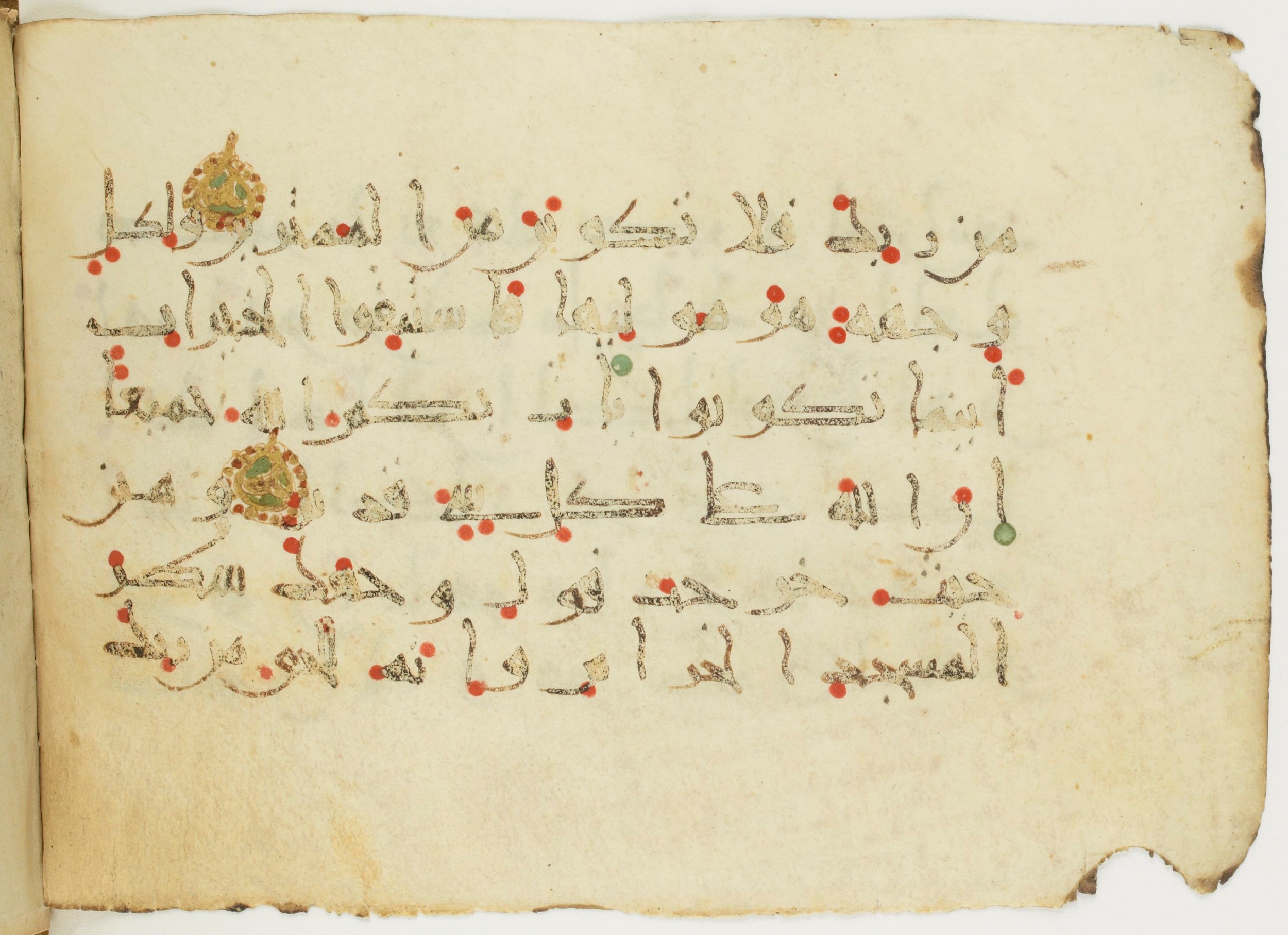 Paris, Bibliothèque nationale de France, Arabe 382 (c) (Scan 2), in New Style III script, showing Surah 2:147 from Mid 9th to Late 10th Century AD found in Fustat (Old Cairo), Egypt, currently housed at Bibliothèque nationale de France, Paris