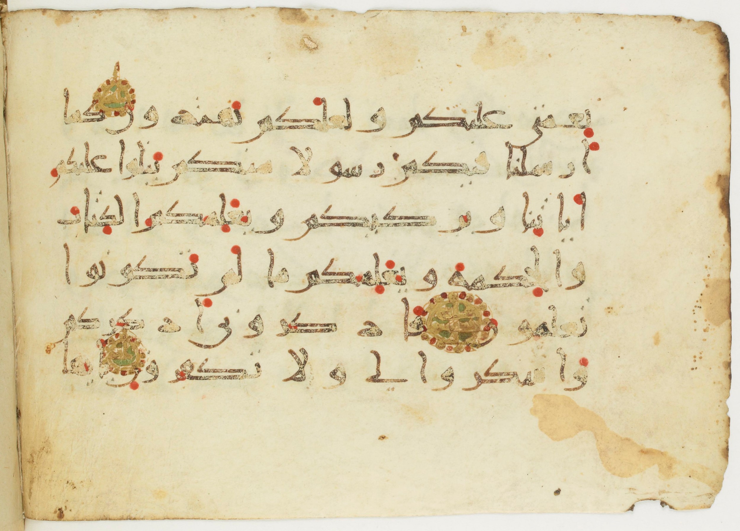 Paris, Bibliothèque nationale de France, Arabe 382 (c), in New Style III script, showing Surah 2:151 from Mid 9th to Late 10th Century AD found in Fustat (Old Cairo), Egypt, currently housed at Bibliothèque nationale de France, Paris