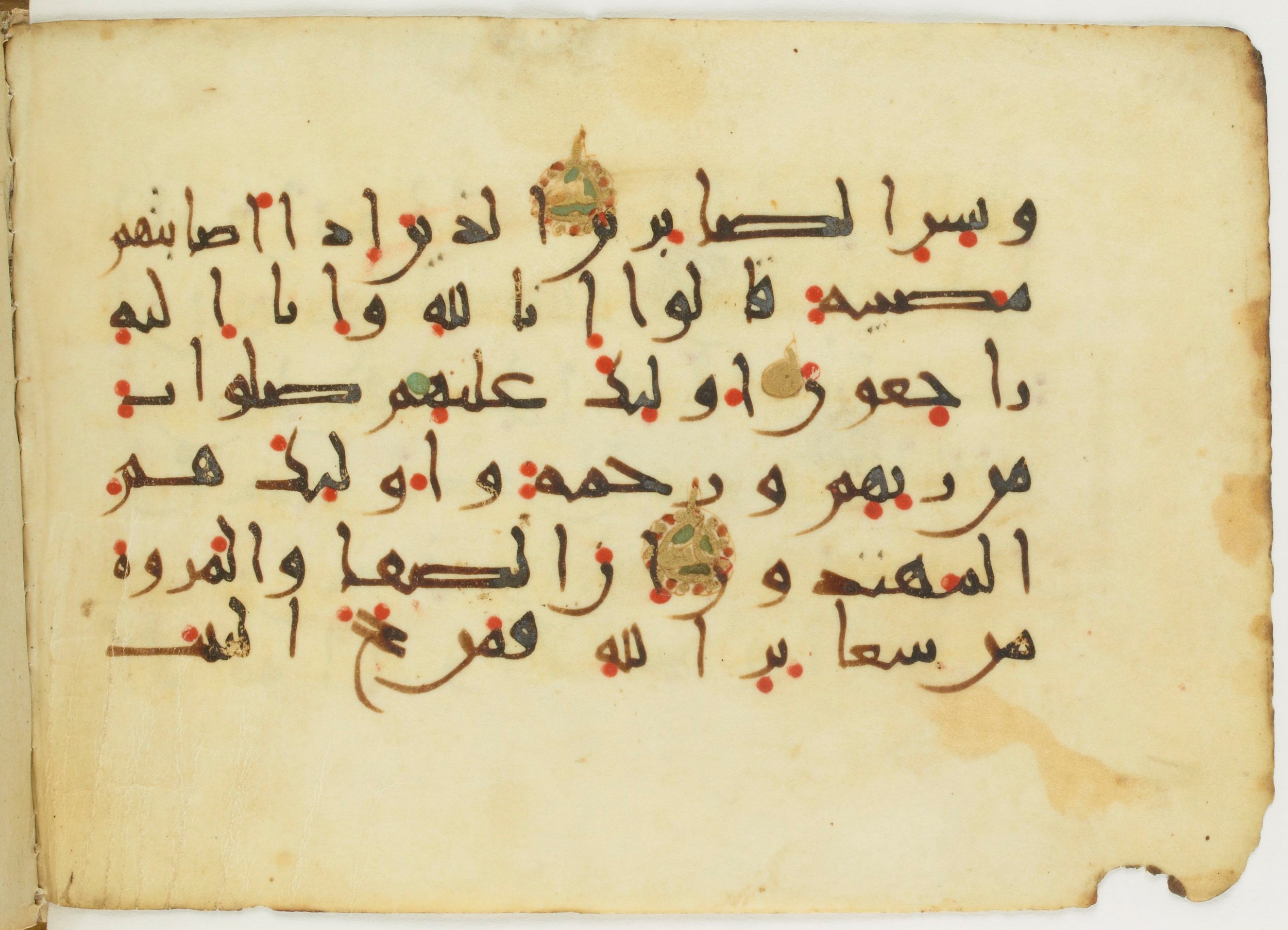 Paris, Bibliothèque nationale de France, Arabe 382 (c) (Scan 2), in New Style III script, showing Surah 2:155 from Mid 9th to Late 10th Century AD found in Fustat (Old Cairo), Egypt, currently housed at Bibliothèque nationale de France, Paris