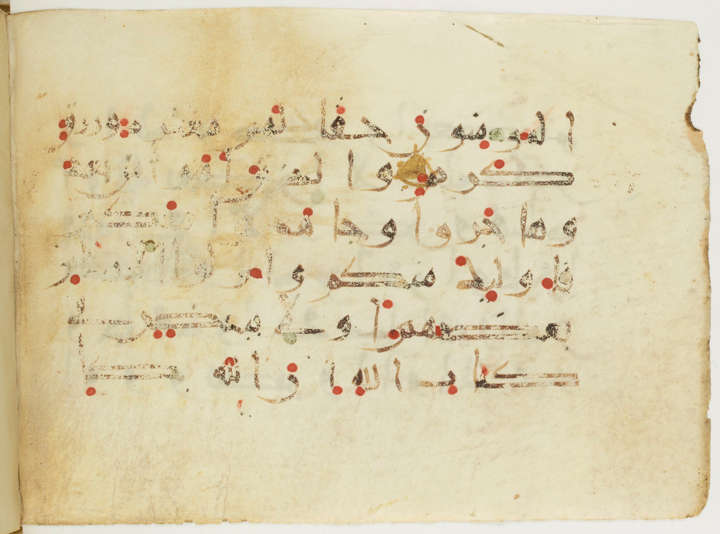 Paris, Bibliothèque nationale de France, Arabe 382 (c) (Scan 2), in New Style III script, showing Surah 8:74 from Mid 9th to Late 10th Century AD found in Fustat (Old Cairo), Egypt, currently housed at Bibliothèque nationale de France, Paris