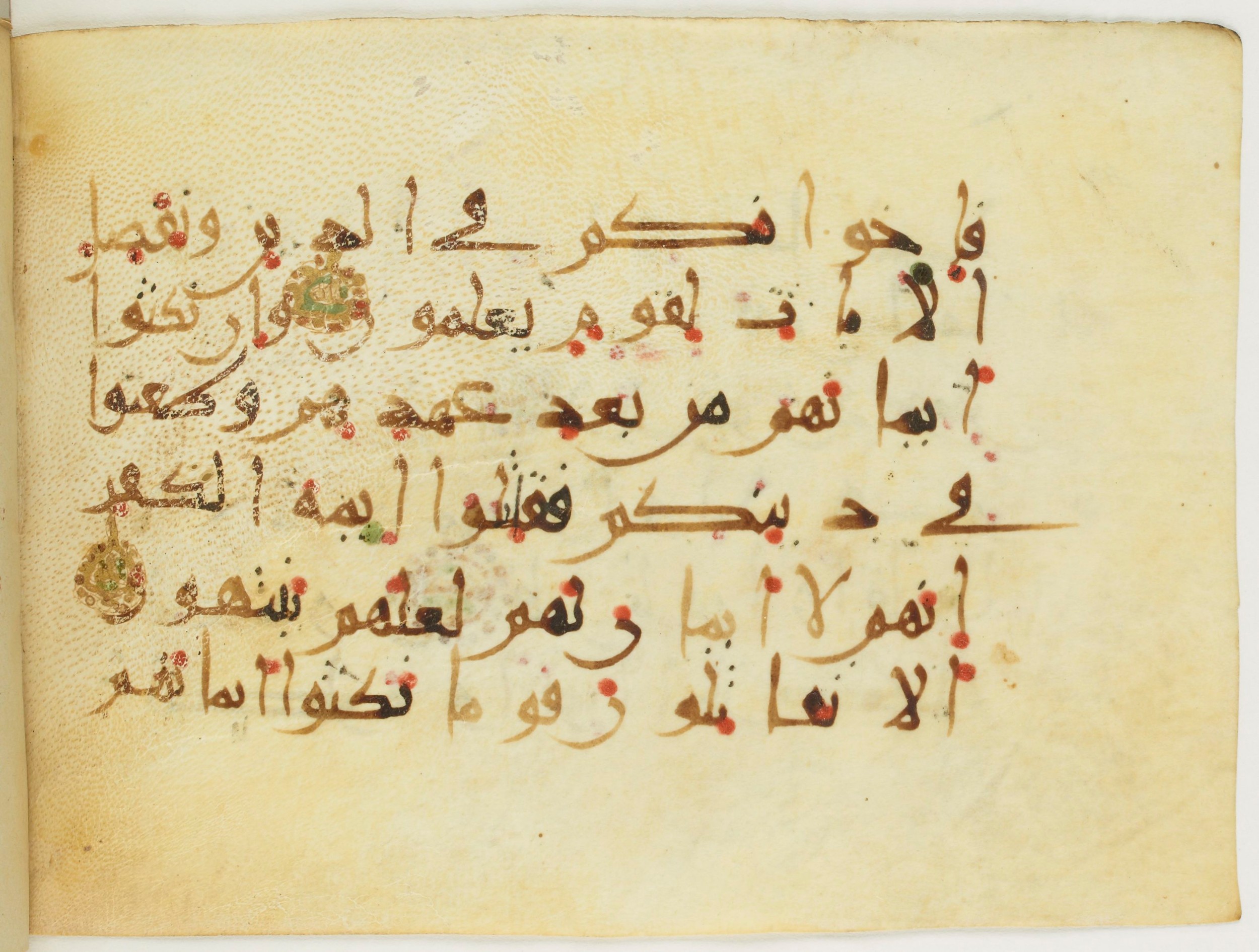 Paris, Bibliothèque nationale de France, Arabe 382 (c) (Scan 1), in New Style III script, showing Surah 9:13 from Mid 9th to Late 10th Century AD found in Fustat (Old Cairo), Egypt, currently housed at Bibliothèque nationale de France, Paris