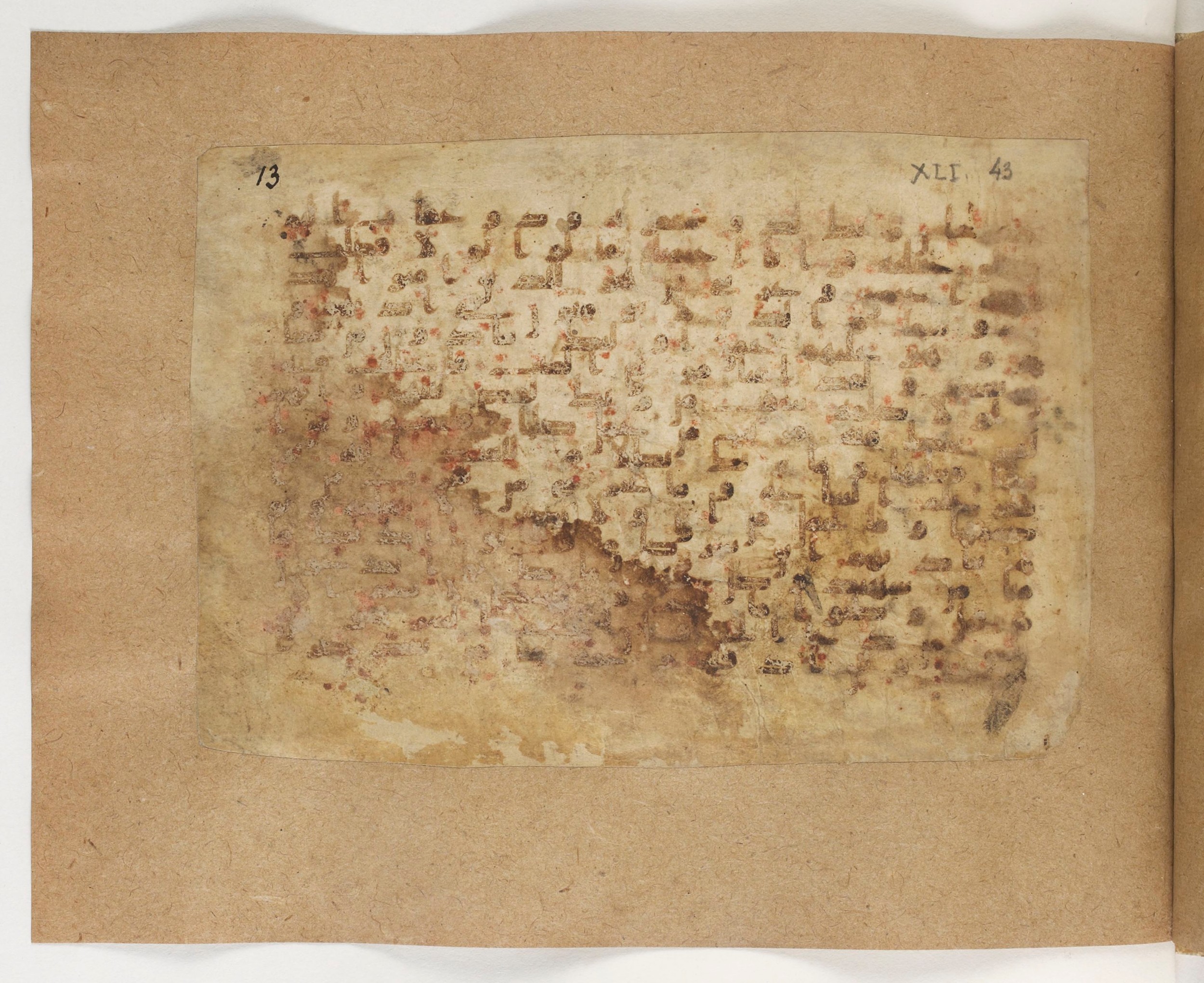 Paris, Bibliothèque nationale de France, Arabe 5103 (b), in Kufic B.II script, showing Surah 41:49 from Mid 8th to Late 9th Century AD found in Fustat (Old Cairo), Egypt, currently housed at Bibliothèque nationale de France, Paris