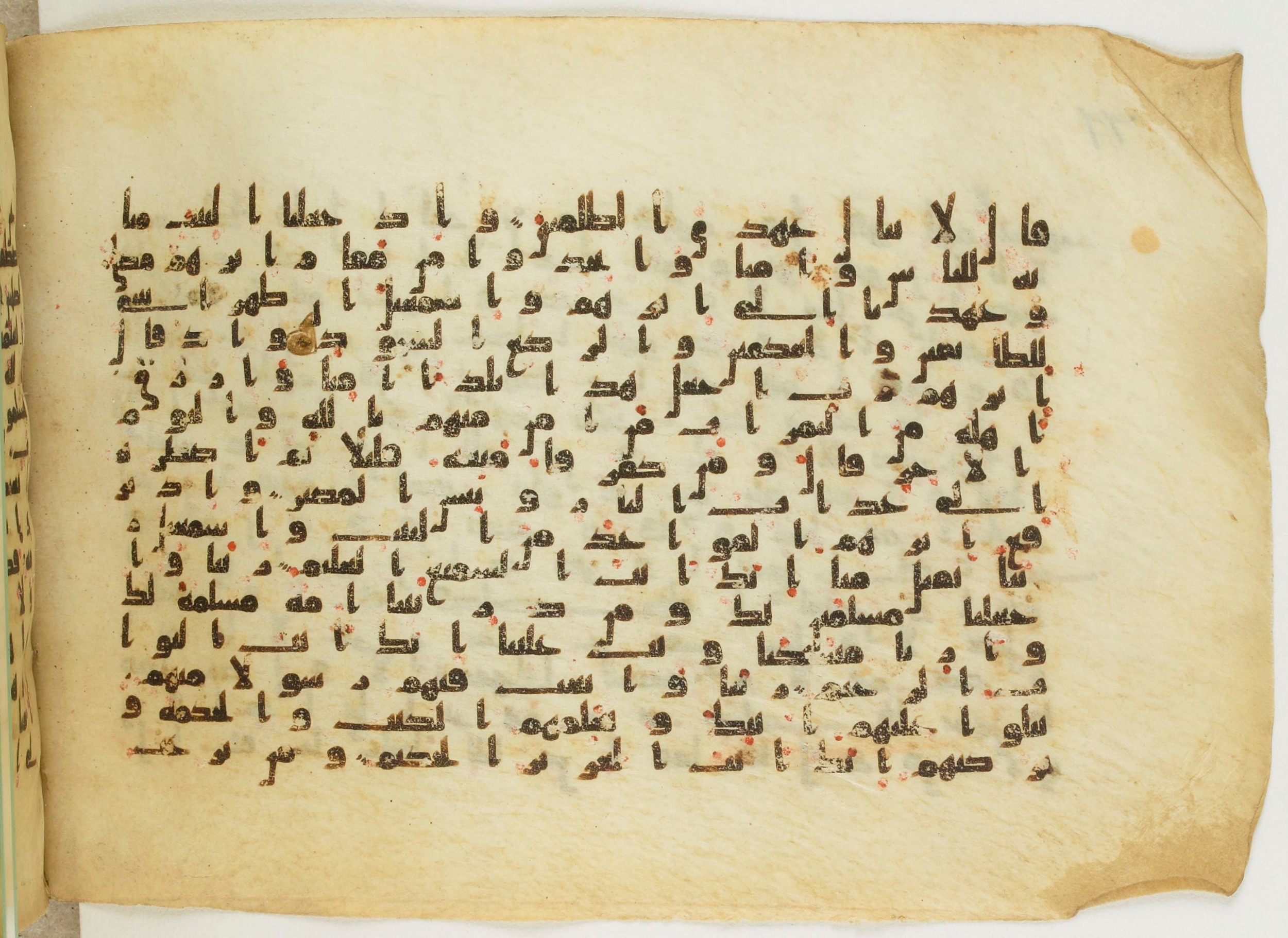 Paris, Bibliothèque nationale de France, Arabe 5122 (Scan 2), in Kufic B.II script, showing Surah 2:124 from 8th Century AD found in Unknown, currently housed at Bibliothèque nationale de France, Paris