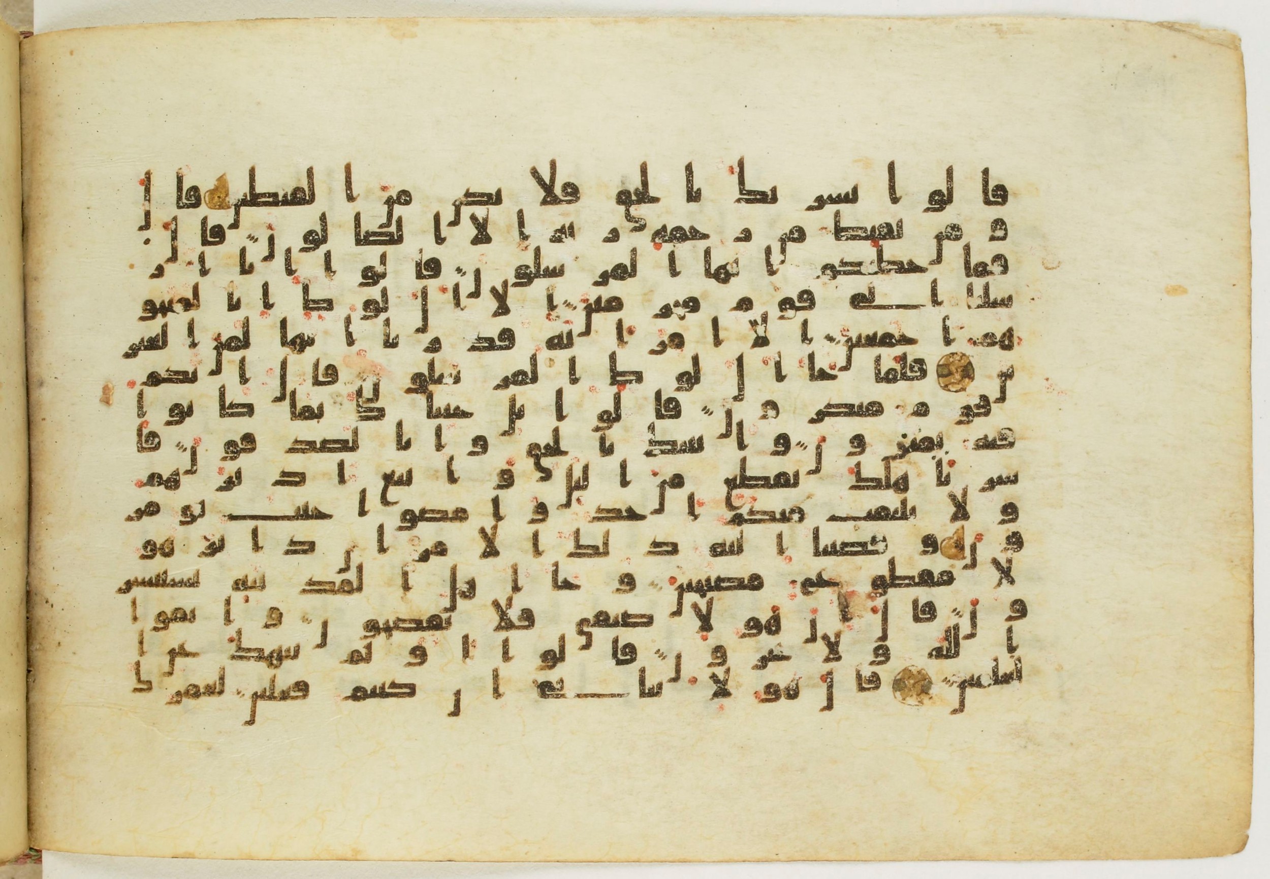 Paris, Bibliothèque nationale de France, Arabe 5122, in Kufic B.II script, showing Surah 15:71 from 8th Century AD found in Unknown, currently housed at Bibliothèque nationale de France, Paris