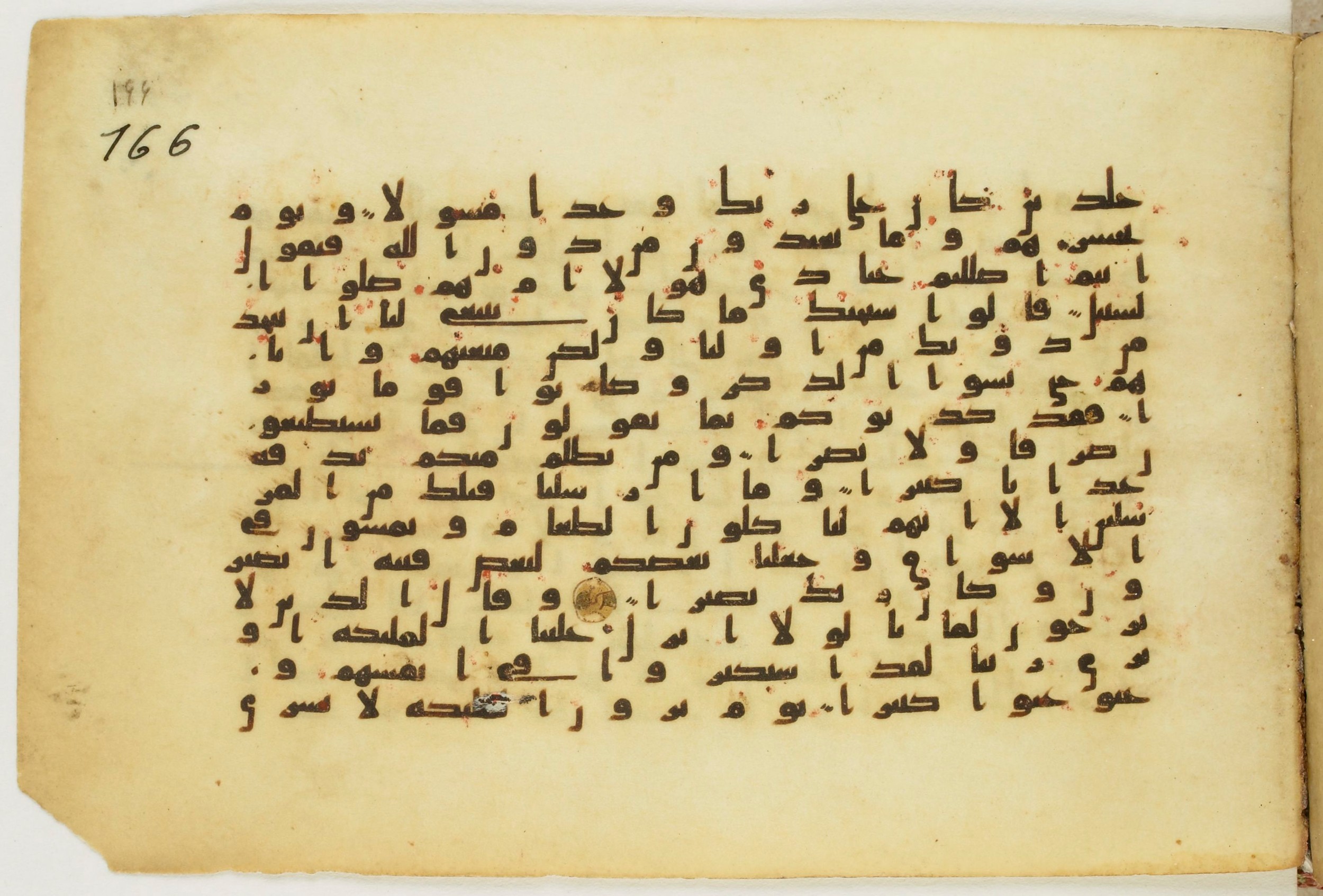 Paris, Bibliothèque nationale de France, Arabe 5122, in Kufic B.II script, showing Surah 25:21 from 8th Century AD found in Unknown, currently housed at Bibliothèque nationale de France, Paris