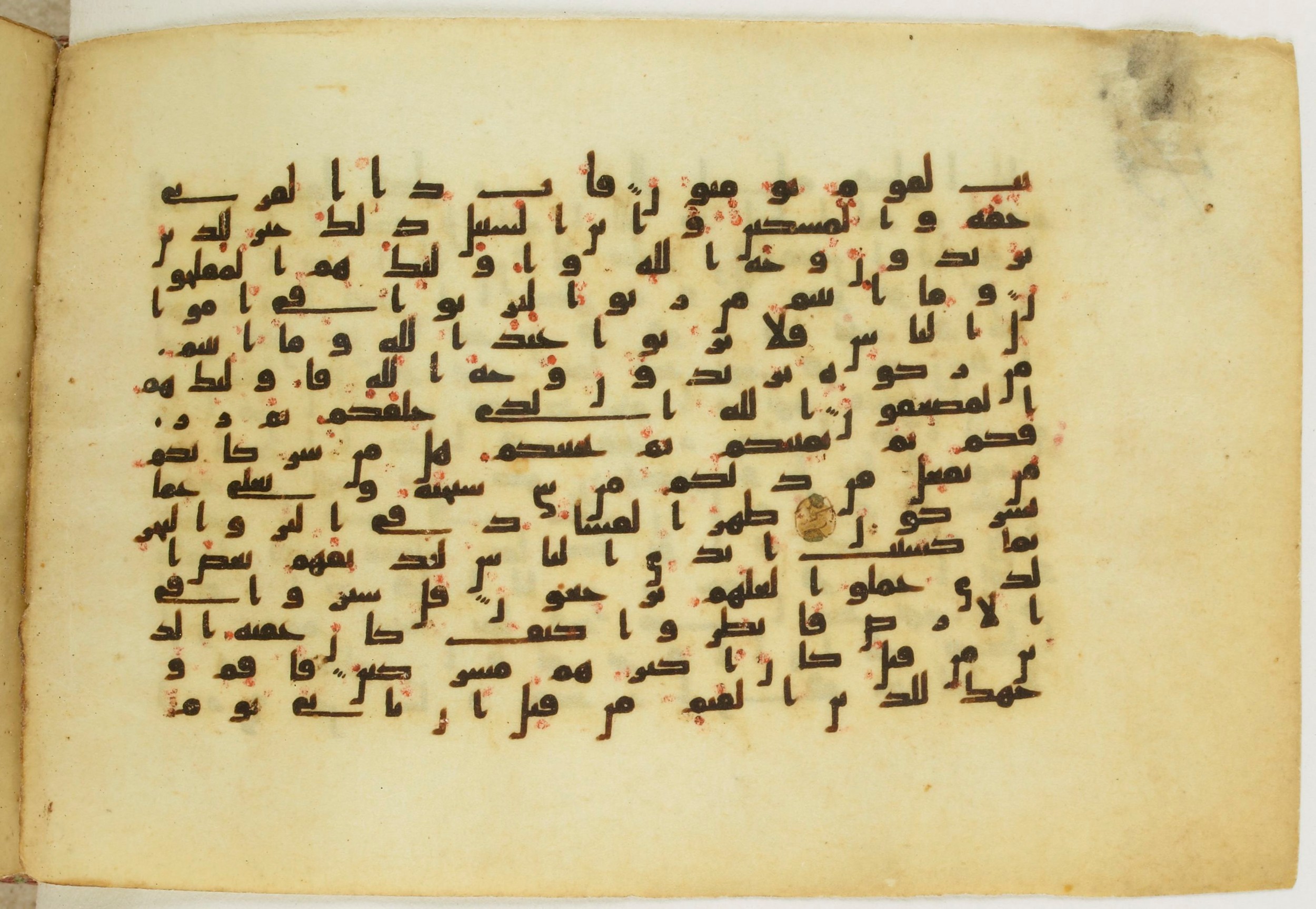 Paris, Bibliothèque nationale de France, Arabe 5122, in Kufic B.II script, showing Surah 30:40 from 8th Century AD found in Unknown, currently housed at Bibliothèque nationale de France, Paris