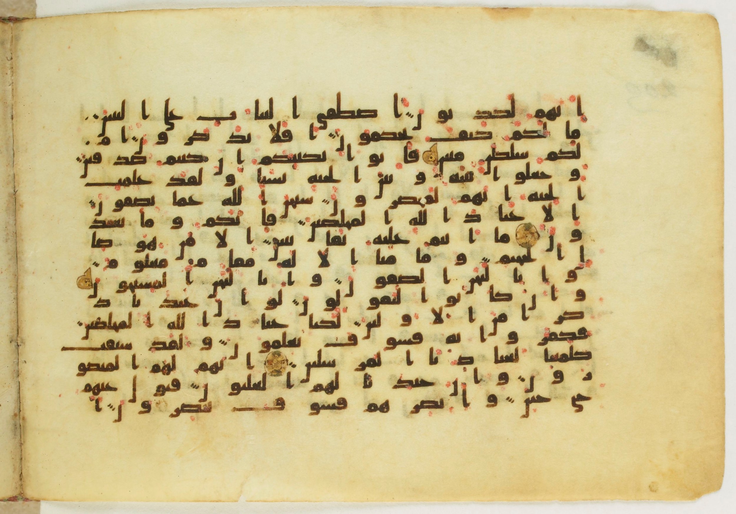 Paris, Bibliothèque nationale de France, Arabe 5122, in Kufic B.II script, showing Surah 37:175 from 8th Century AD found in Unknown, currently housed at Bibliothèque nationale de France, Paris