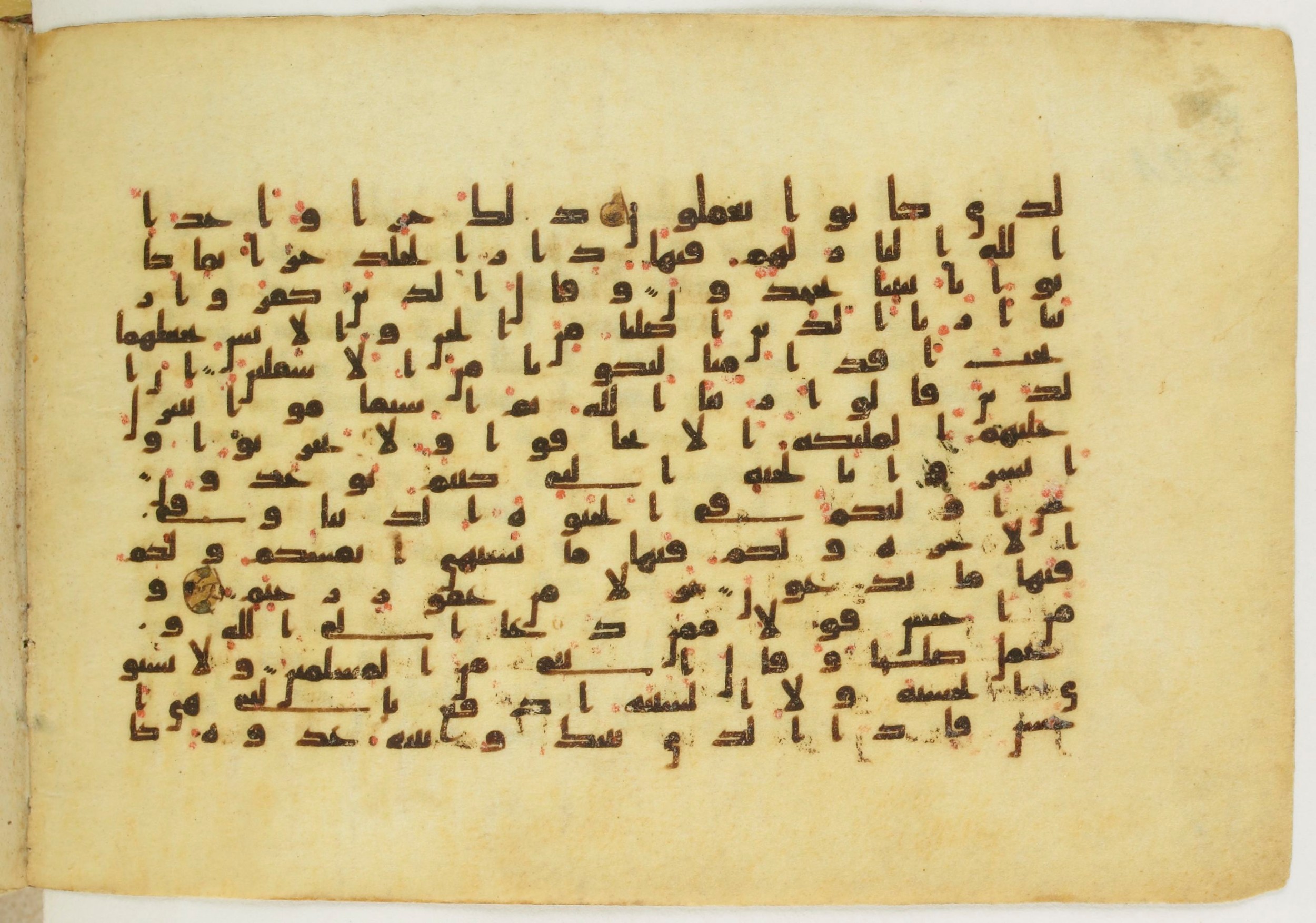 Paris, Bibliothèque nationale de France, Arabe 5122, in Kufic B.II script, showing Surah 41:32 from 8th Century AD found in Unknown, currently housed at Bibliothèque nationale de France, Paris