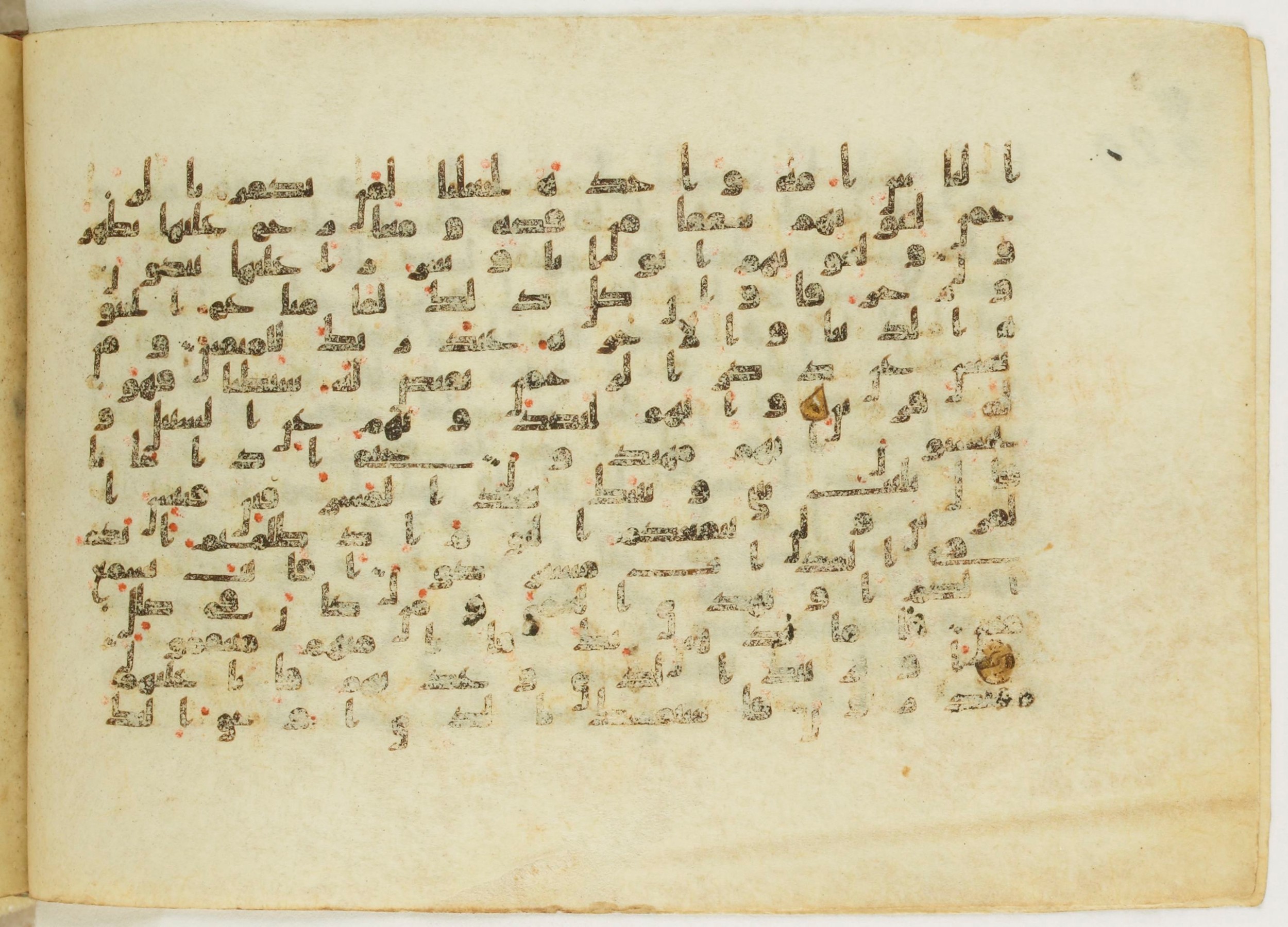Paris, Bibliothèque nationale de France, Arabe 5122, in Kufic B.II script, showing Surah 43:39 from 8th Century AD found in Unknown, currently housed at Bibliothèque nationale de France, Paris