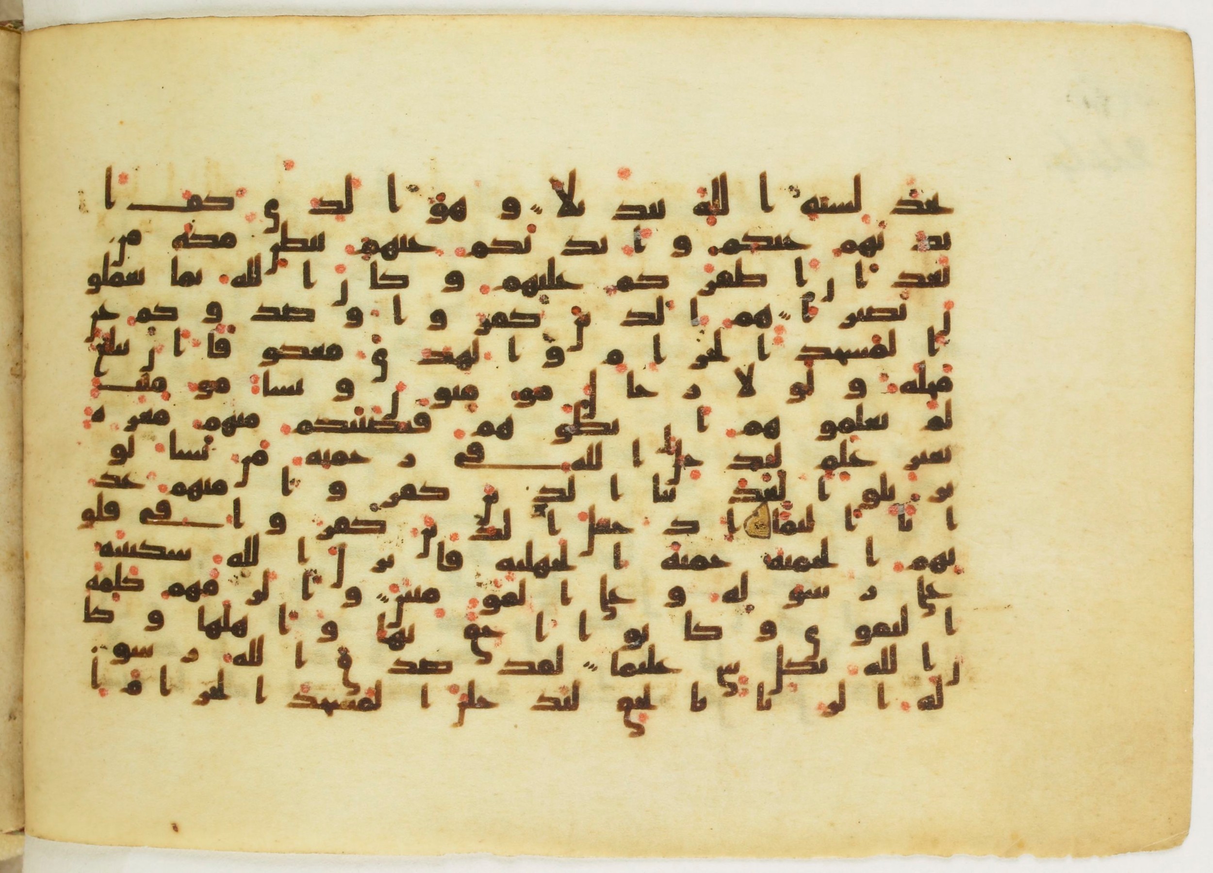 Paris, Bibliothèque nationale de France, Arabe 5122, in Kufic B.II script, showing Surah 48:24 from 8th Century AD found in Unknown, currently housed at Bibliothèque nationale de France, Paris