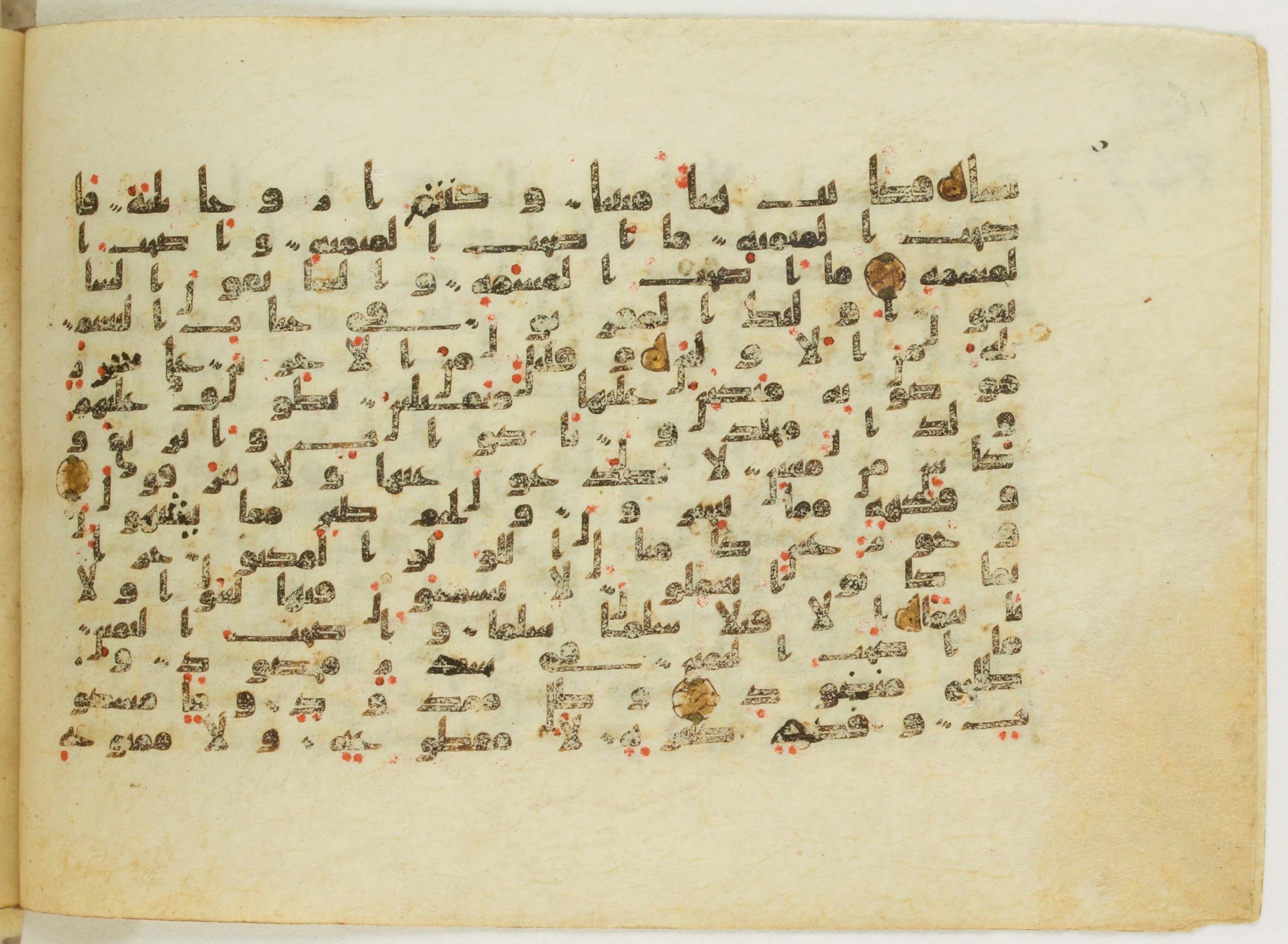 Paris, Bibliothèque nationale de France, Arabe 5122, in Kufic B.II script, showing Surah 56:21 from 8th Century AD found in Unknown, currently housed at Bibliothèque nationale de France, Paris