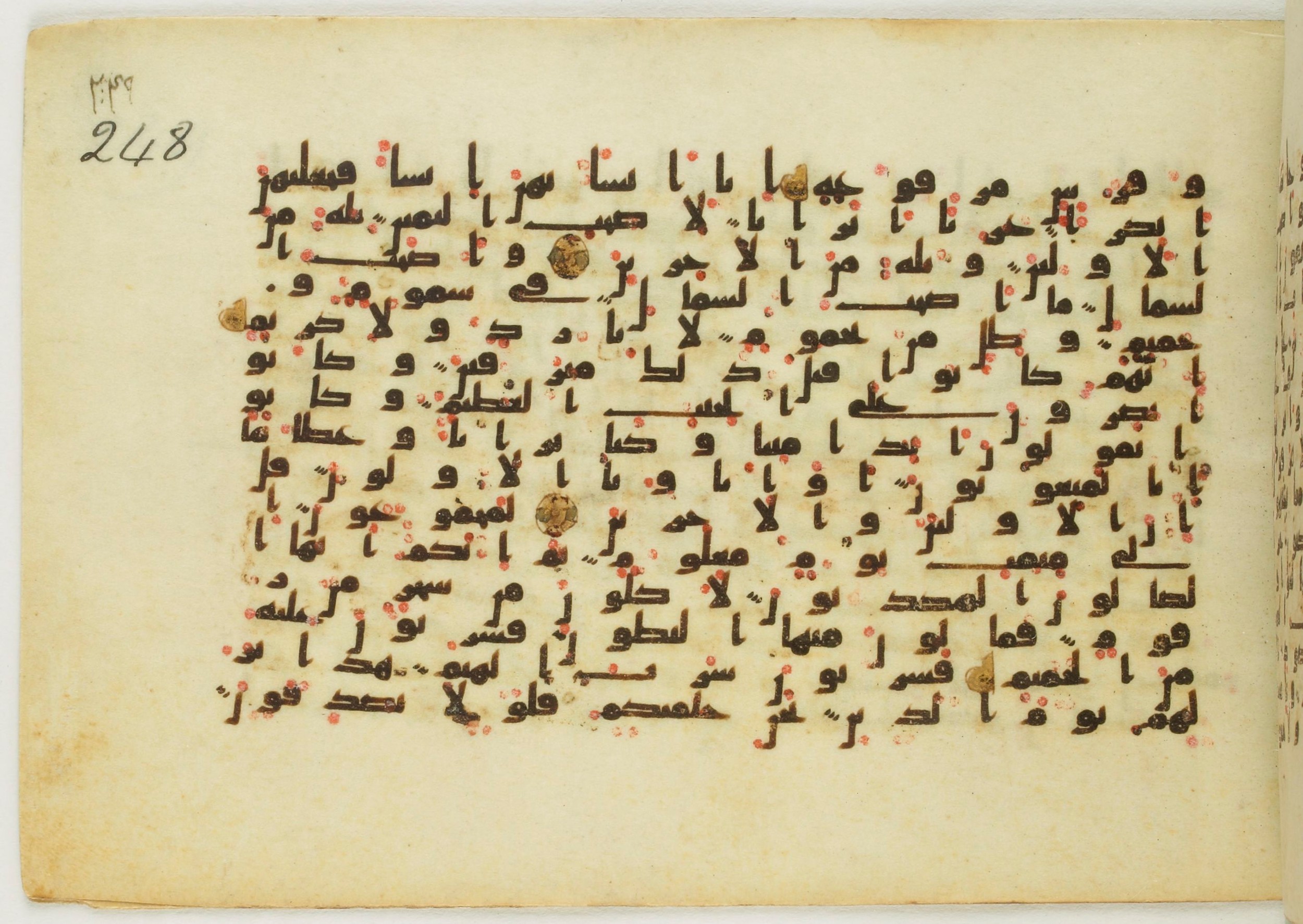 Paris, Bibliothèque nationale de France, Arabe 5122, in Kufic B.II script, showing Surah 56:39 from 8th Century AD found in Unknown, currently housed at Bibliothèque nationale de France, Paris