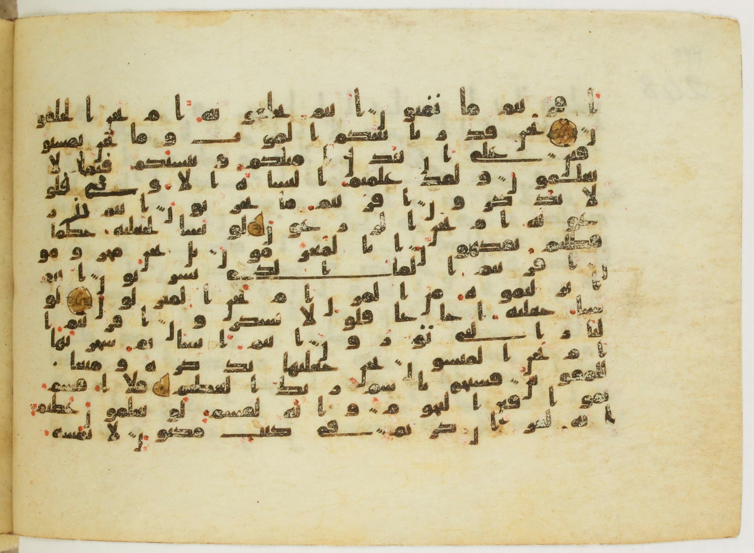 Paris, Bibliothèque nationale de France, Arabe 5122, in Kufic B.II script, showing Surah 56:76 from 8th Century AD found in Unknown, currently housed at Bibliothèque nationale de France, Paris