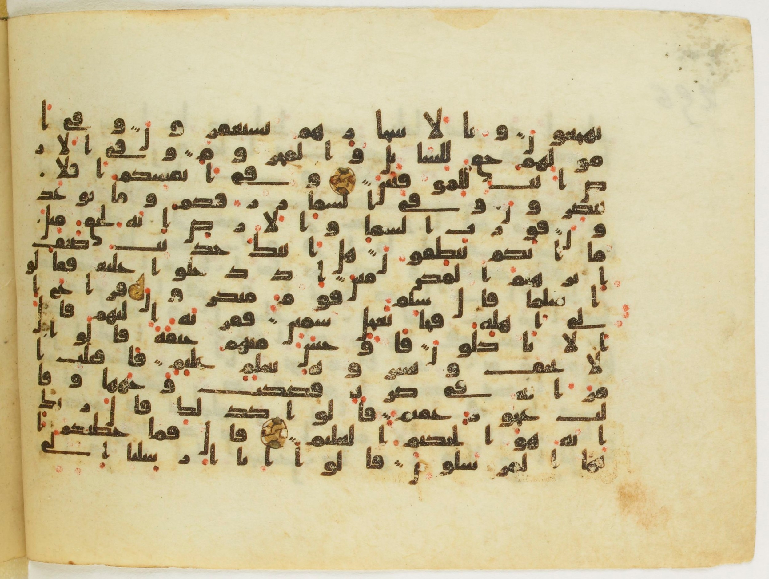 Paris, Bibliothèque nationale de France, Arabe 5122 (Scan 1), in Kufic B.II script, showing Surah 51:32 from 8th Century AD found in Unknown, currently housed at Bibliothèque nationale de France, Paris
