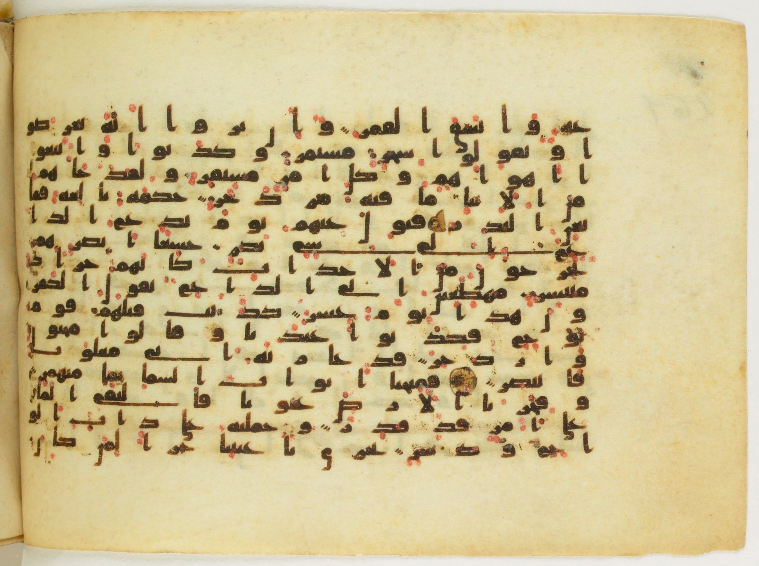 Paris, Bibliothèque nationale de France, Arabe 5122, in Kufic B.II script, showing Surah 54:13 from 8th Century AD found in Unknown, currently housed at Bibliothèque nationale de France, Paris