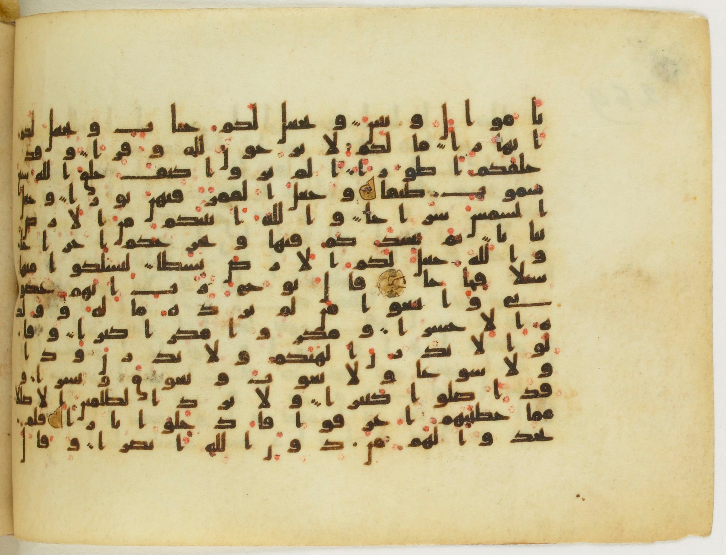 Paris, Bibliothèque nationale de France, Arabe 5122, in Kufic B.II script, showing Surah 71:13 from 8th Century AD found in Unknown, currently housed at Bibliothèque nationale de France, Paris