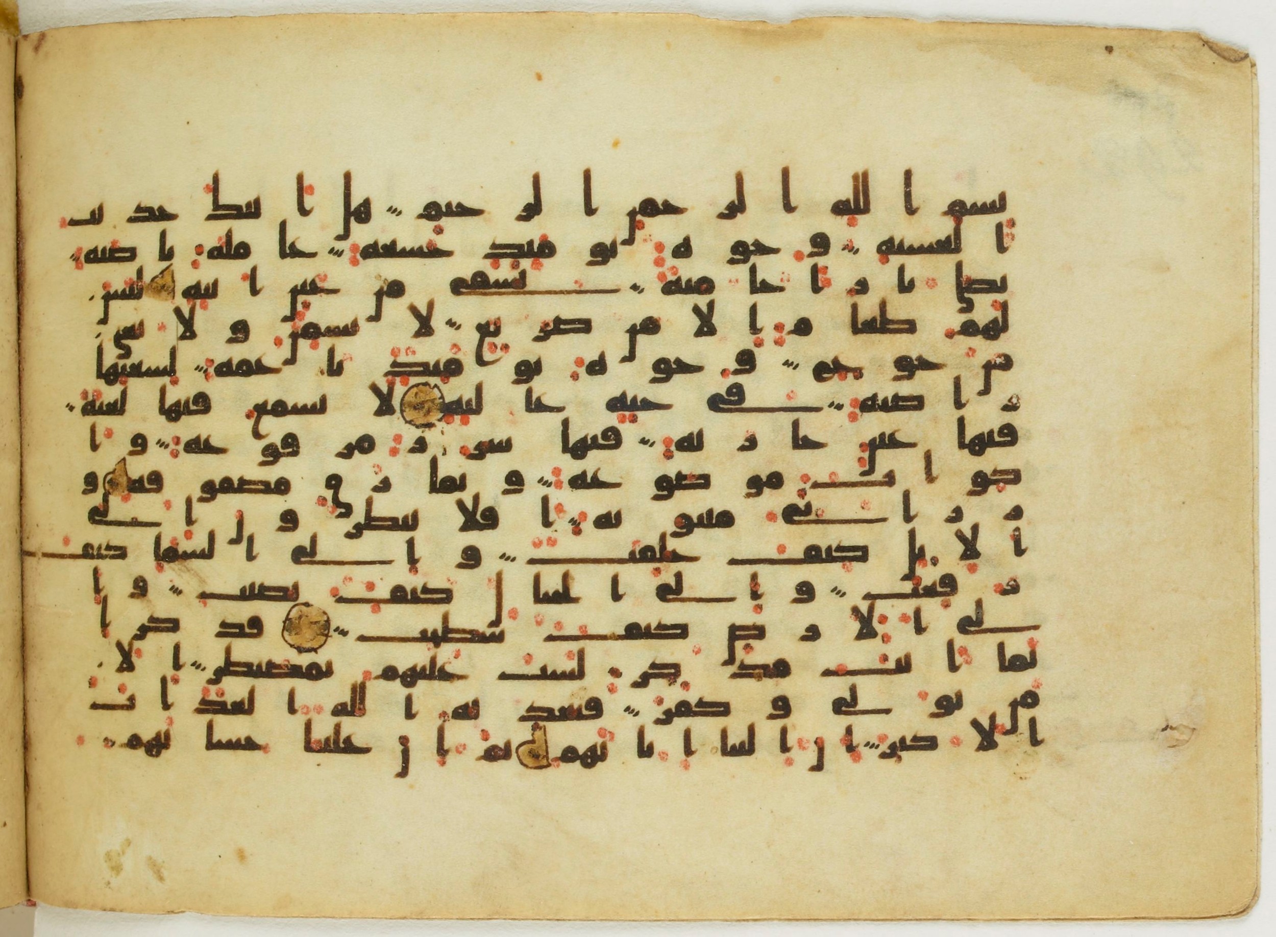 Paris, Bibliothèque nationale de France, Arabe 5122, in Kufic B.II script, showing Surah 88:21 from 8th Century AD found in Unknown, currently housed at Bibliothèque nationale de France, Paris